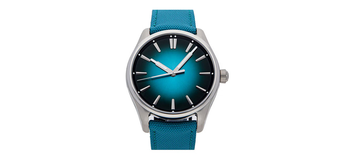 22 BEST Minimalist Watches Without Numbers (Less is More!)