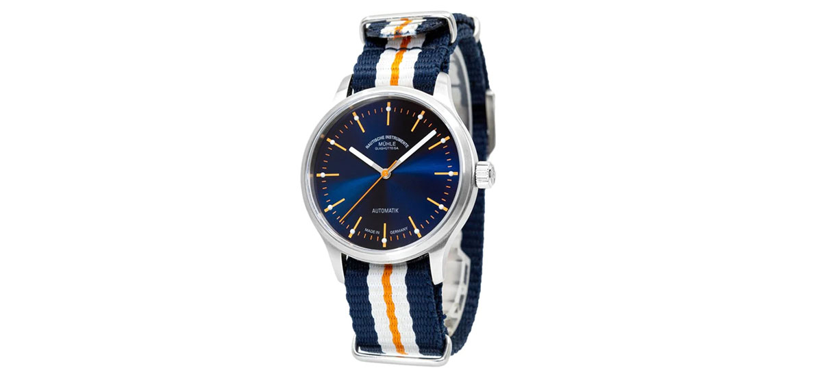 22 BEST Minimalist Watches Without Numbers (Less is More!)