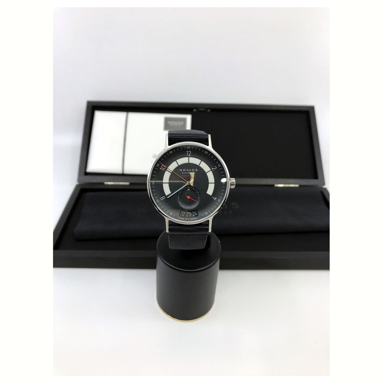 NOMOS Glashütte Autobahn Neomatik 41mm Date Midnight Blue