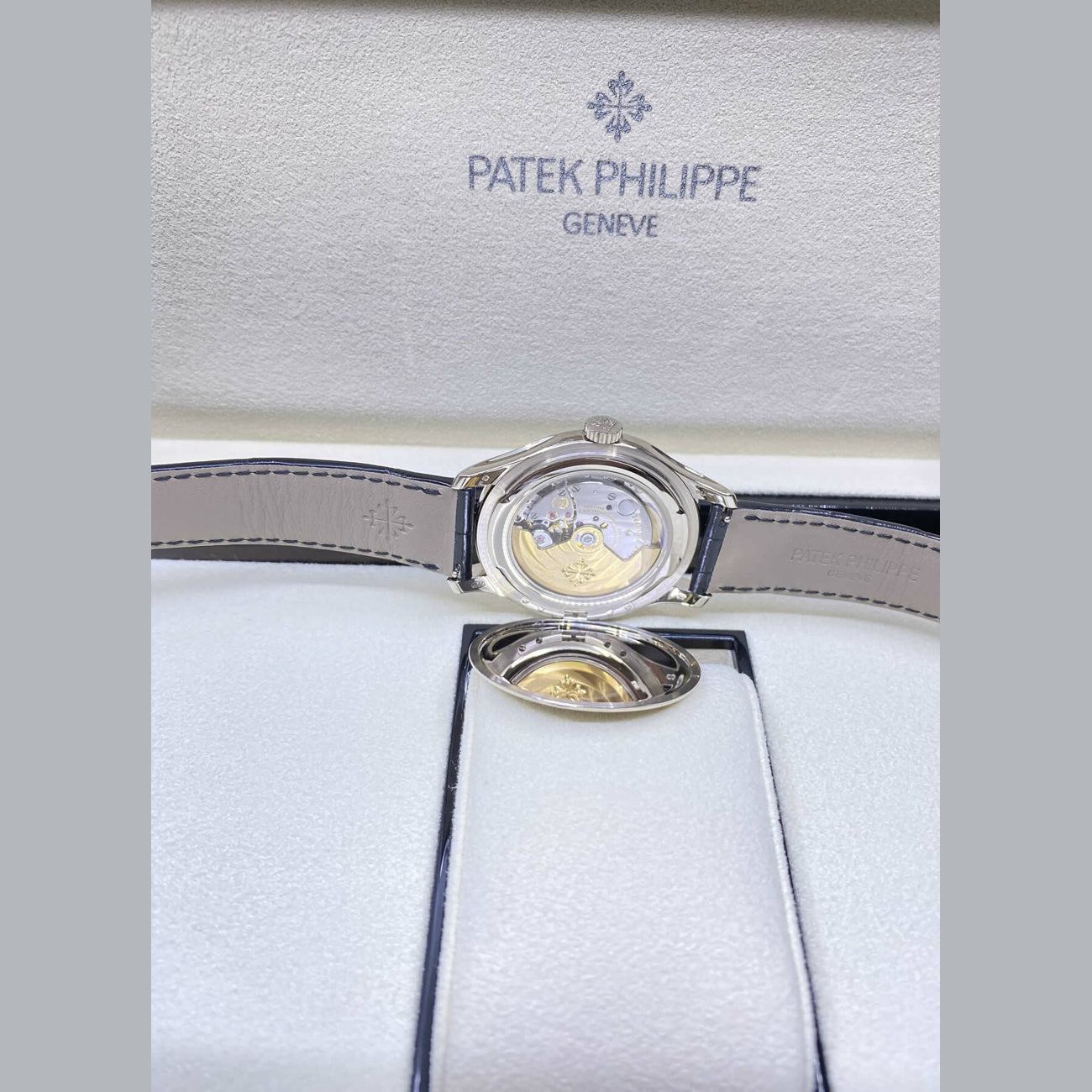 Patek Philippe Men's Calatrava 5227G-010