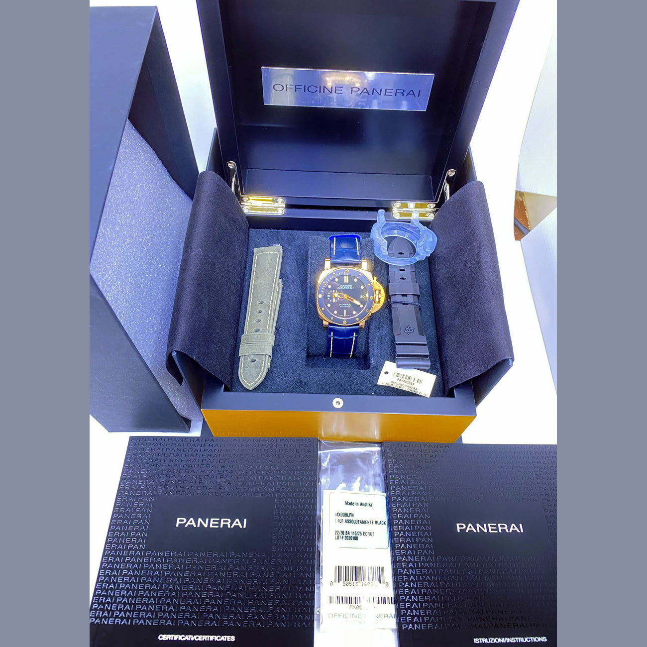 Panerai Luminor Submersible PAM00684 42mm