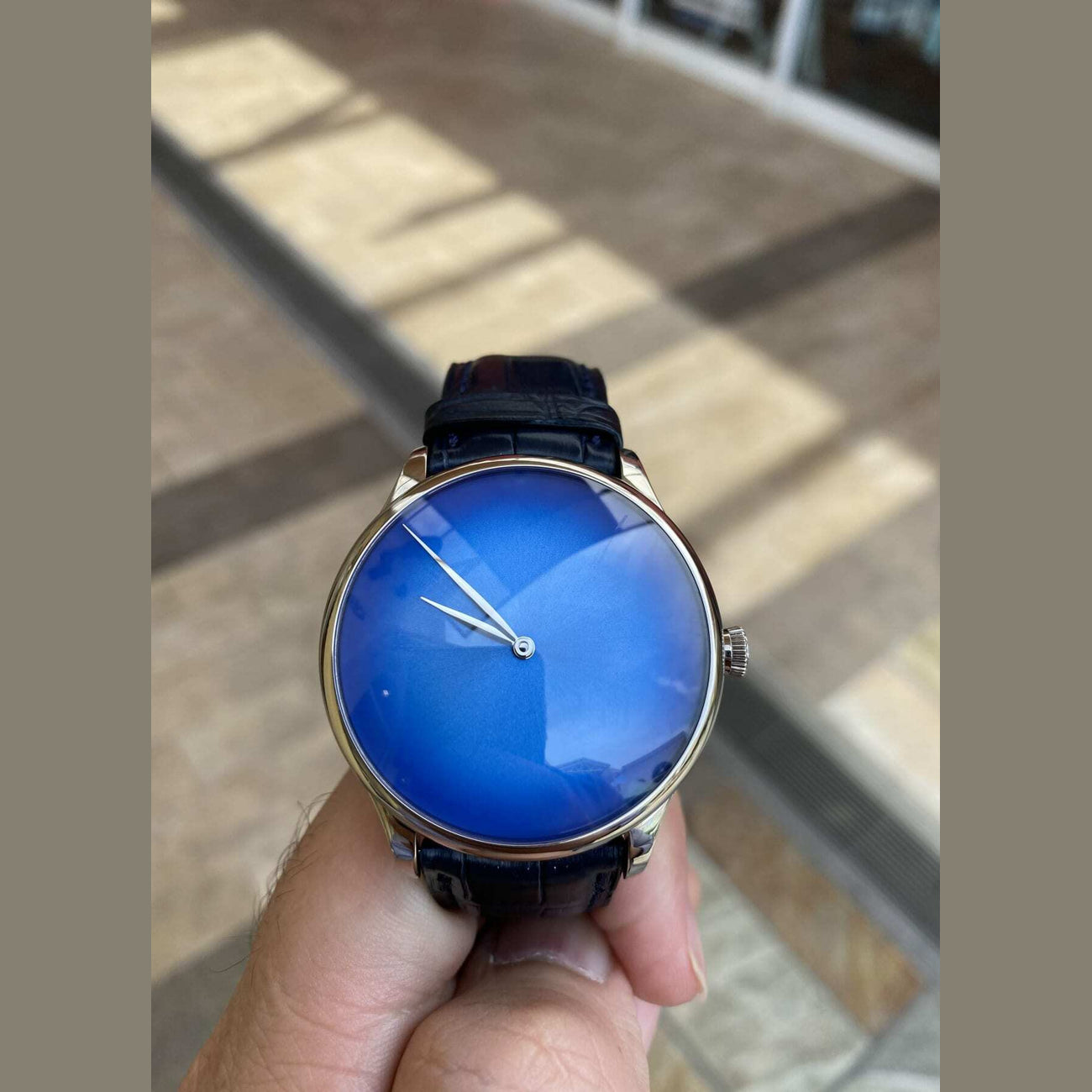 H. Moser & Cie. Venturer Arctic Blue Concept White Gold 2327-0220