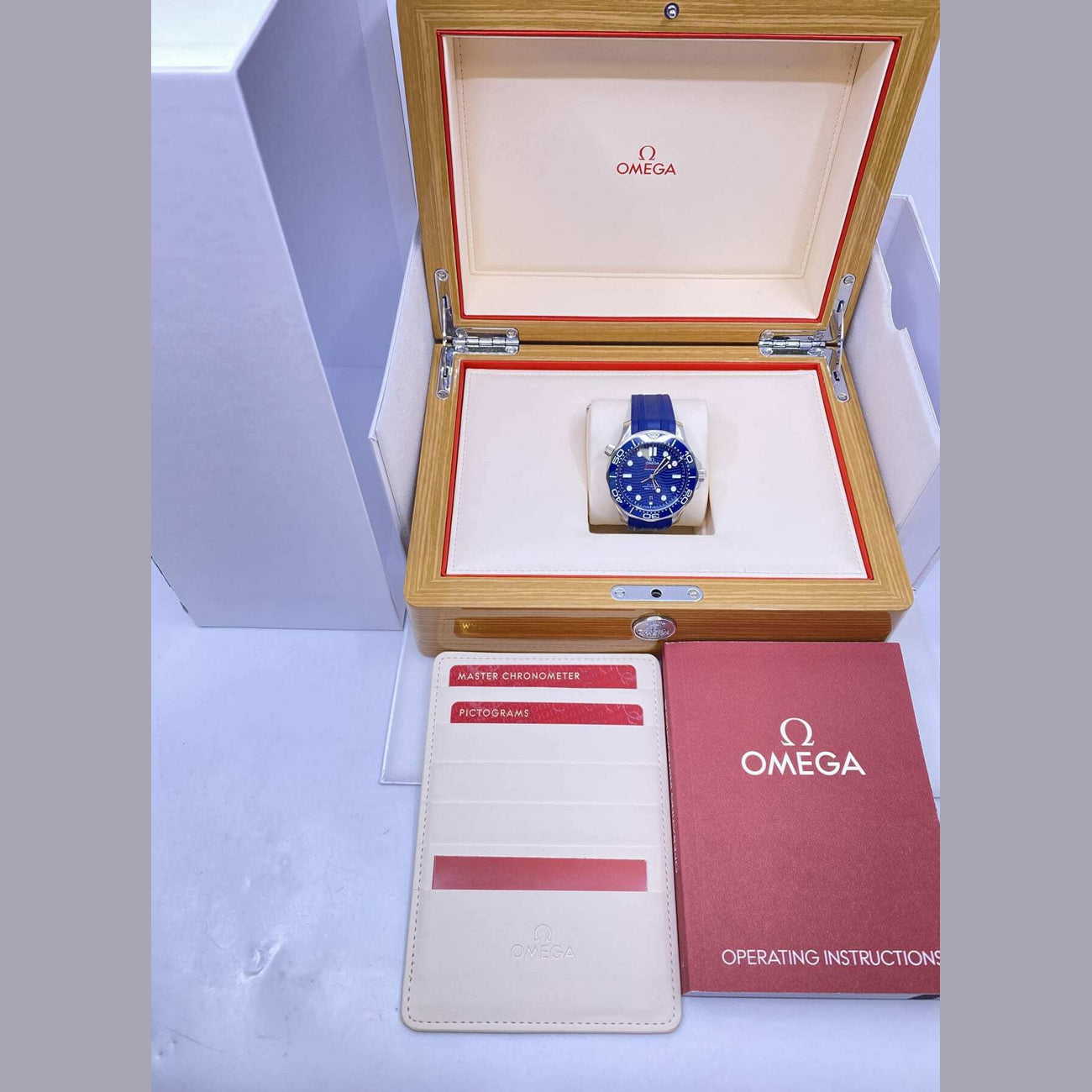 Omega Seamaster Diver 300M Co-Axial Master Chronometer on Rubber Strap 210.32.42.20.03.001