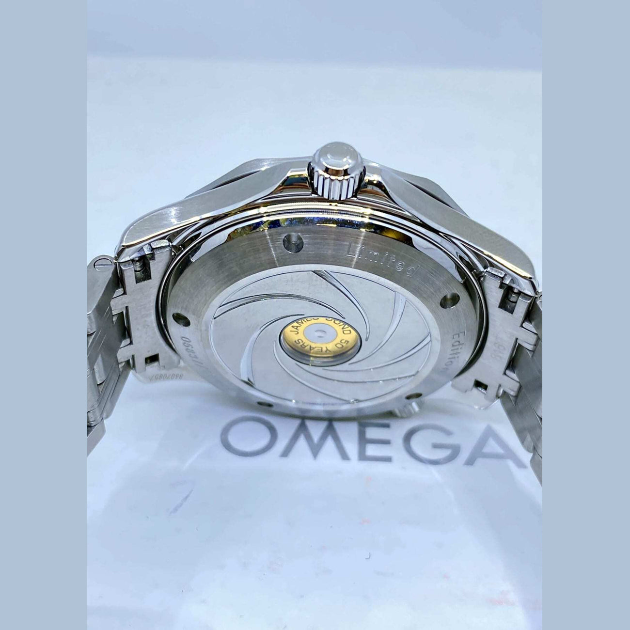 Omega Seamaster 300 James Bond 007 212.30.41.20.01.005