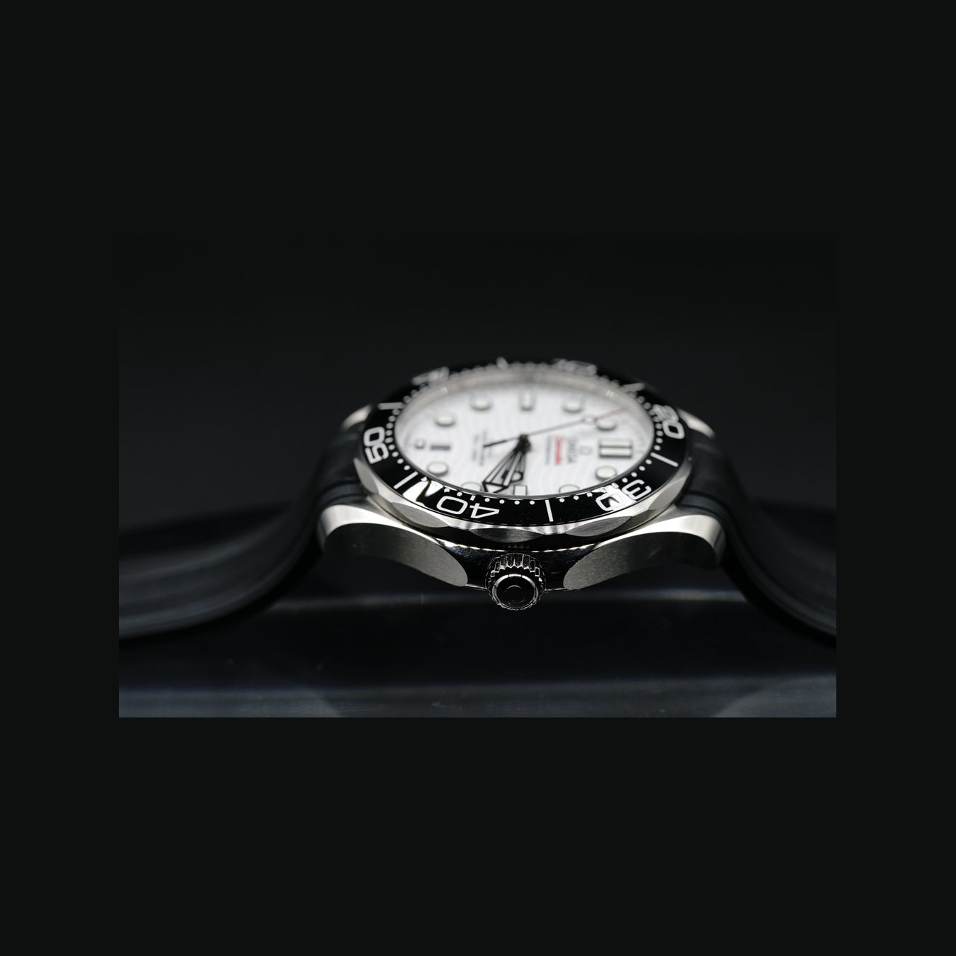 Omega Seamaster 300m Diver White Dial 210.32.42.20.04.001