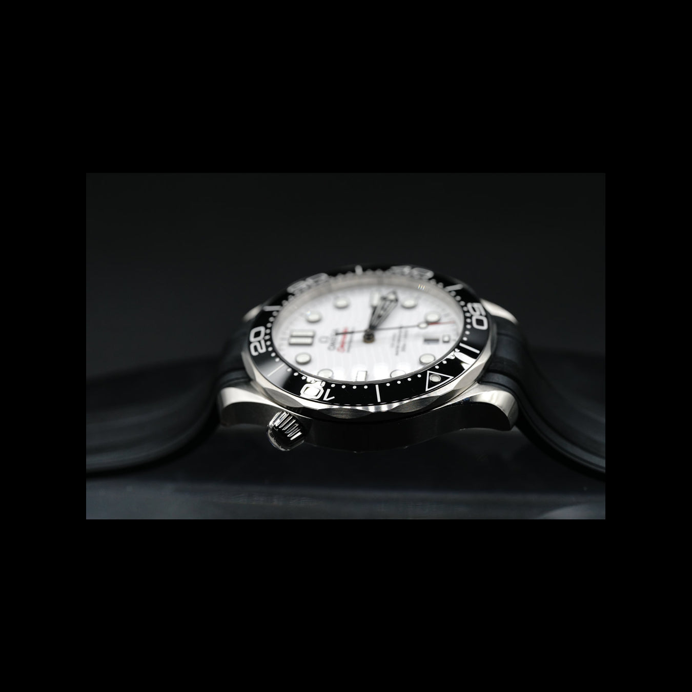 Omega Seamaster 300m Diver White Dial 210.32.42.20.04.001