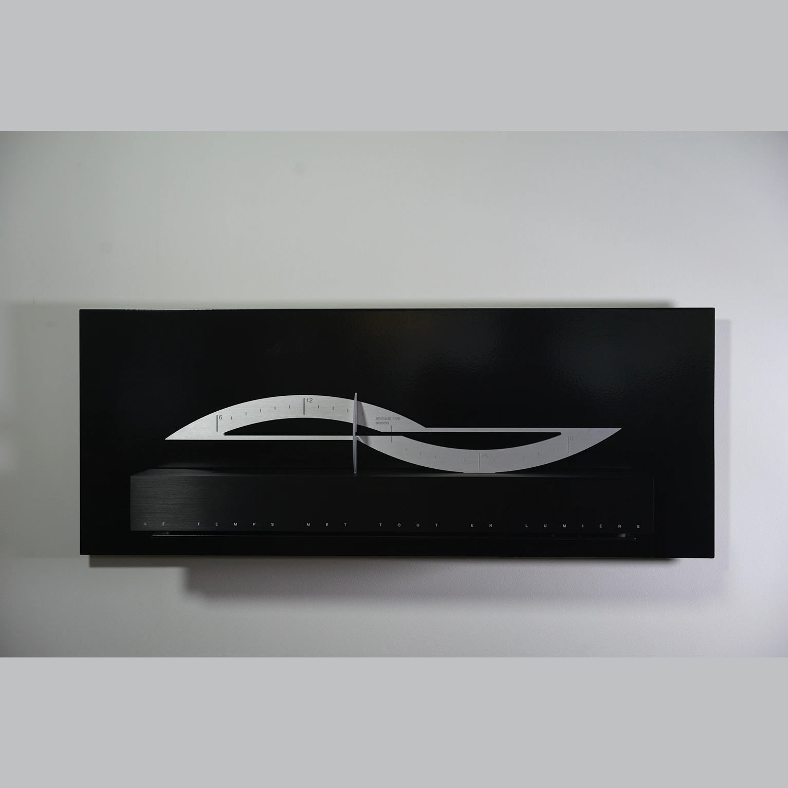 Around Five Natural Brushed Aluminum Thalès With Frame