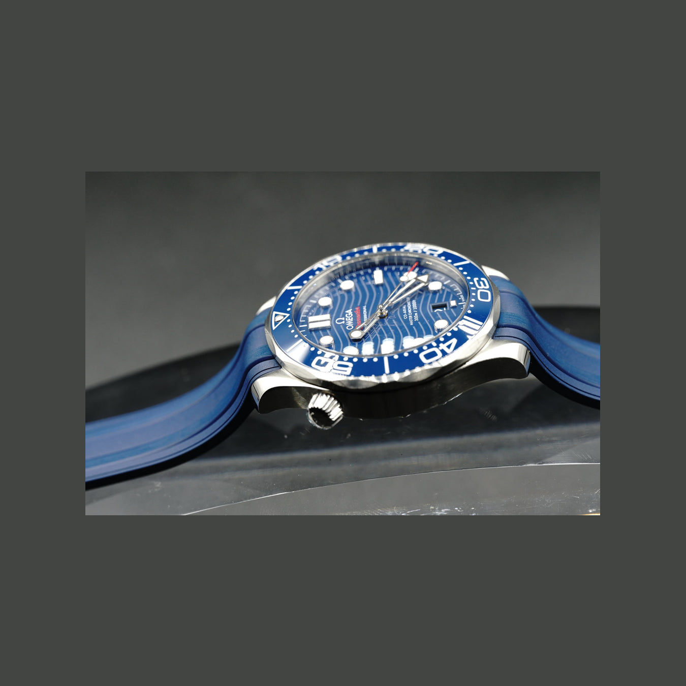 Omega Seamaster Diver 300M Co-Axial Master Chronometer on Rubber Strap 210.32.42.20.03.001