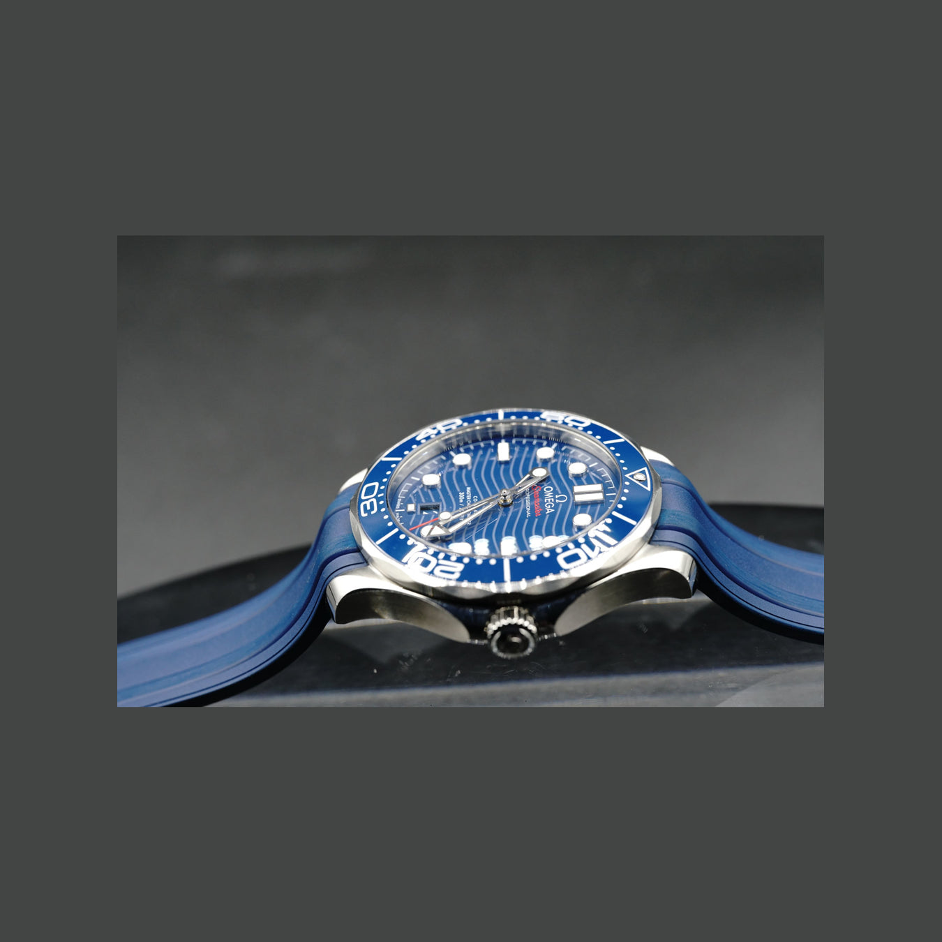Omega Seamaster Diver 300M Co-Axial Master Chronometer on Rubber Strap 210.32.42.20.03.001