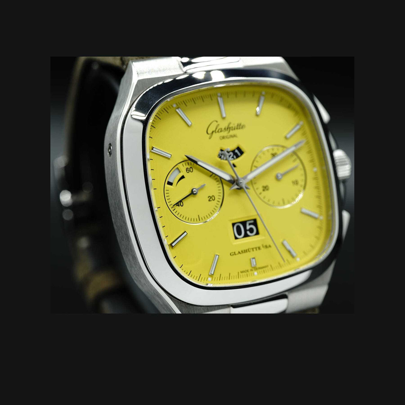 Glashütte Original Seventies Chronograph Panorama Date Sunny Yellow 1-37-02-07-02-35