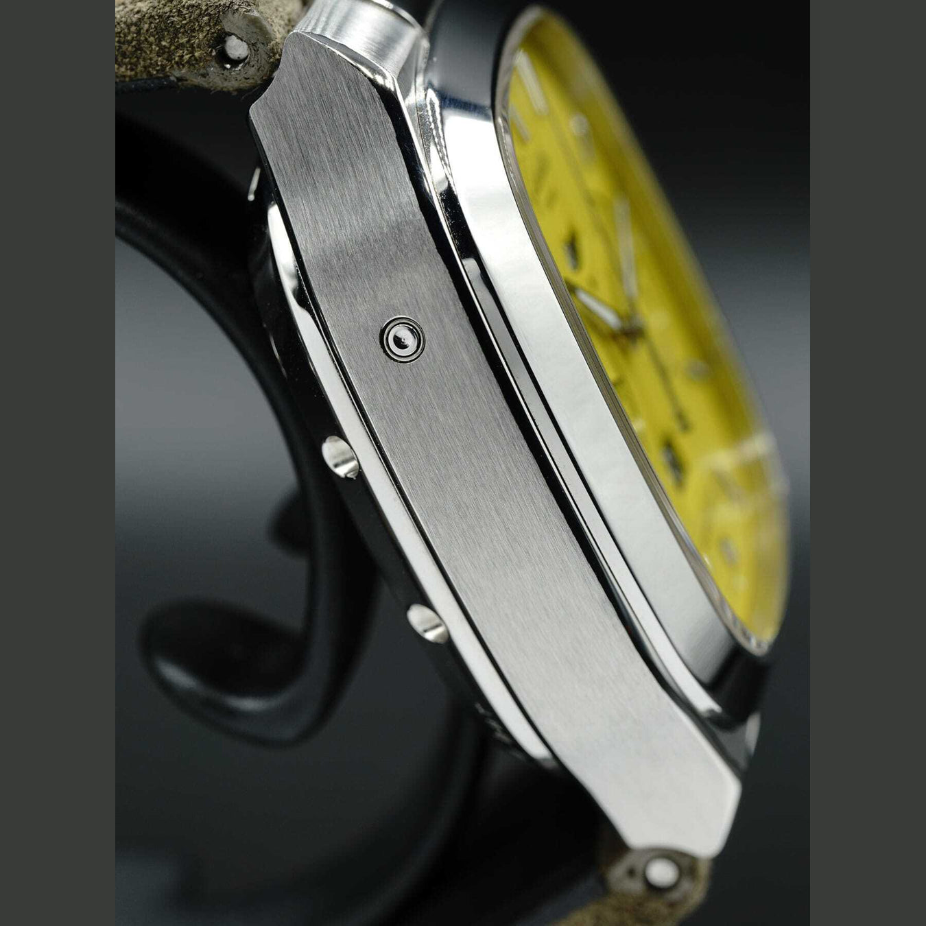 Glashütte Original Seventies Chronograph Panorama Date Sunny Yellow 1-37-02-07-02-35