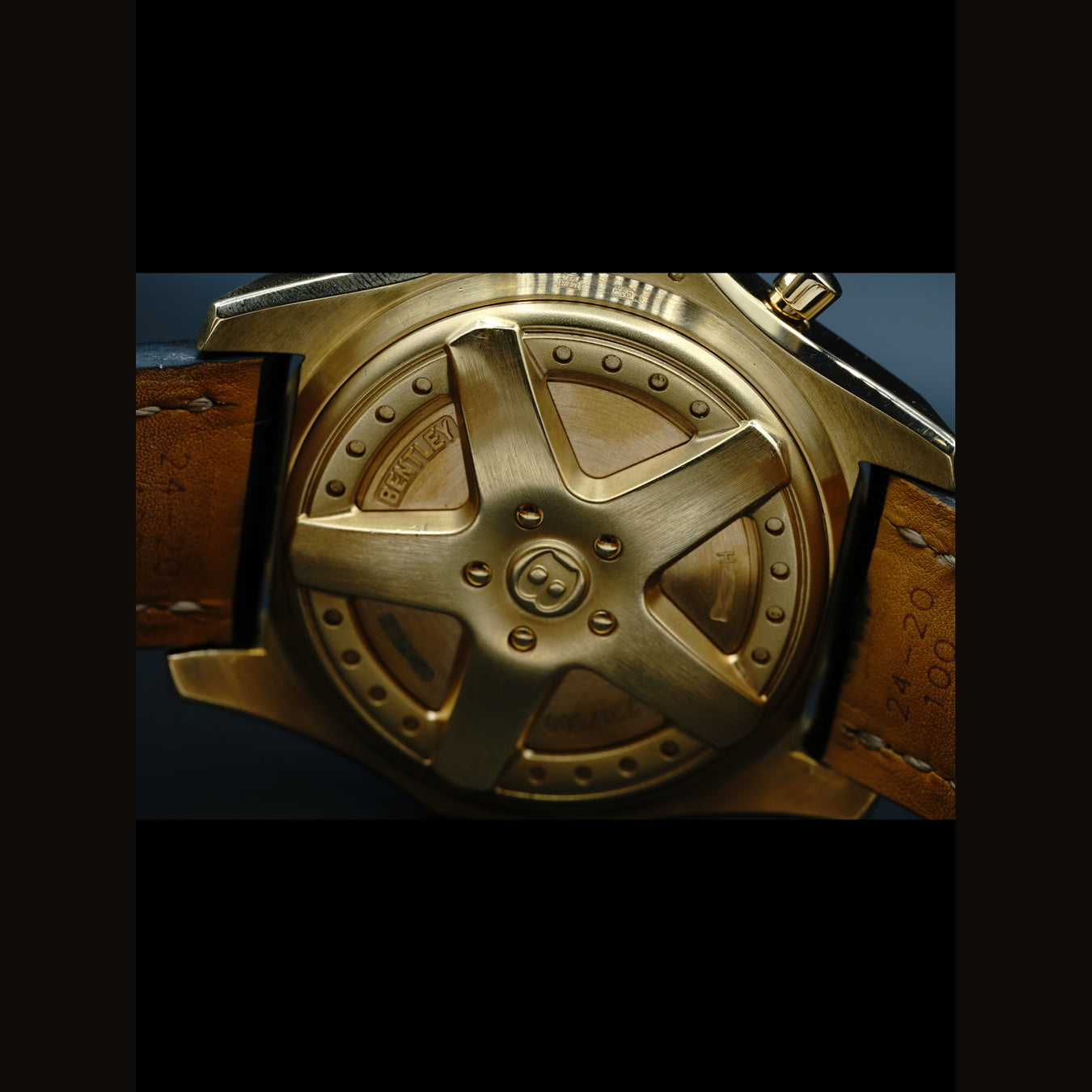 Breitling for Bentley 6.75 18K Gold H44363