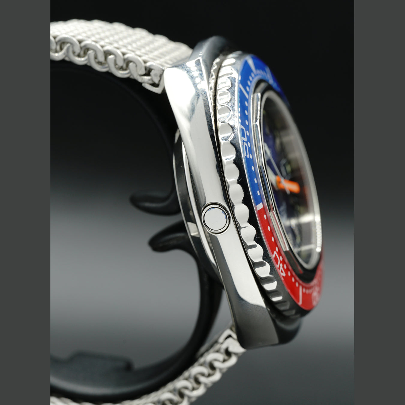 Squale Blue Red Sapphire Bezel 2002.SS.BLR.BL.ME22