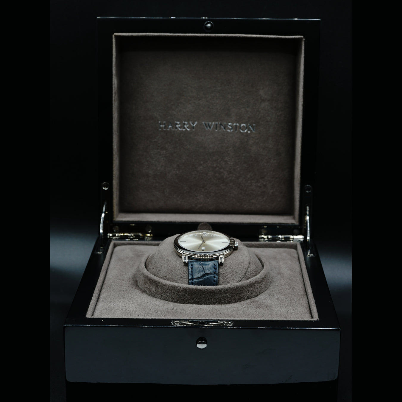 Harry Winston Midnight 18k White Gold 450/MA42WL.W