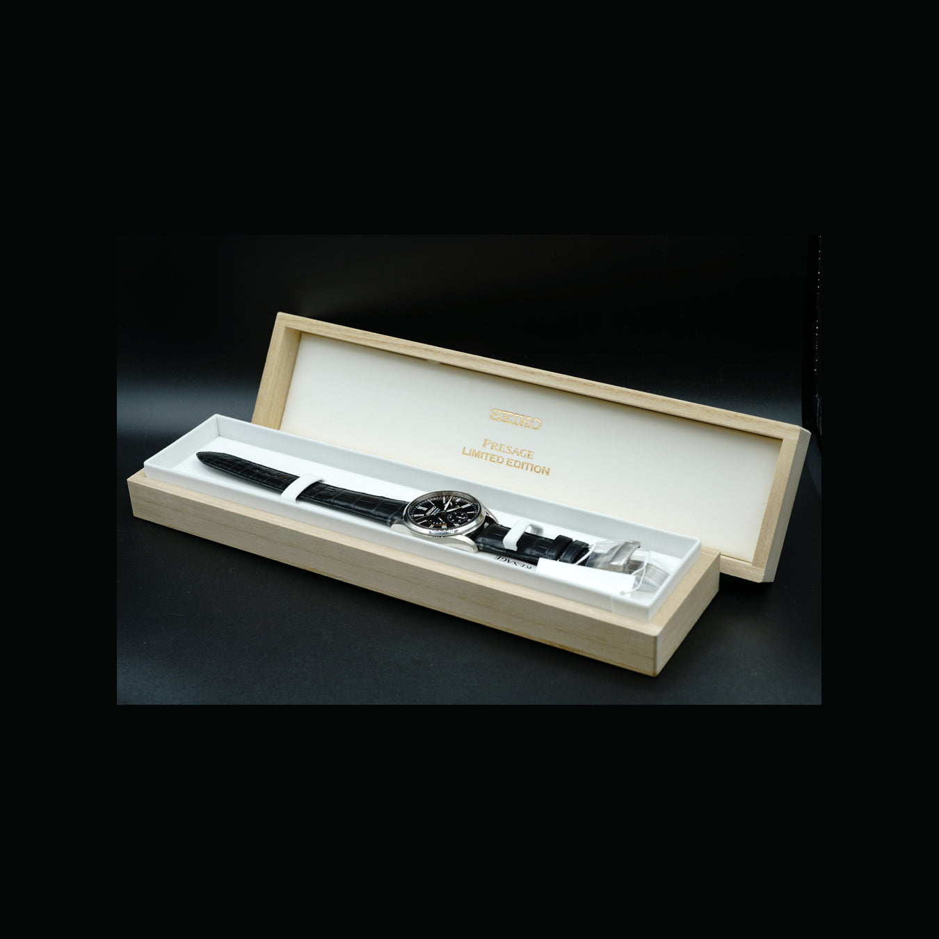 Seiko Presage The Urushi Byakudan-nuri Limited Edition SPB085