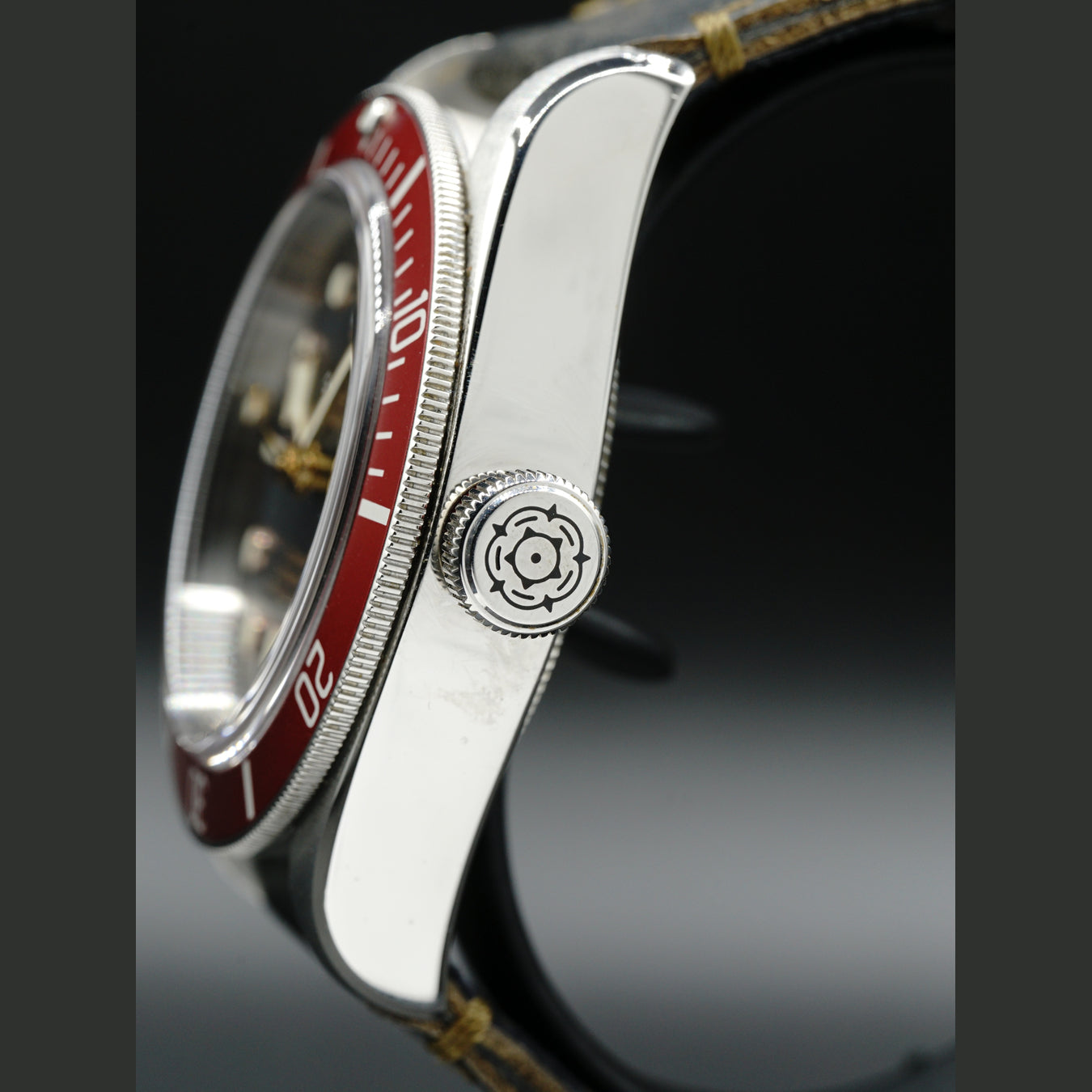 Tudor Black Bay Red M79230R-0011