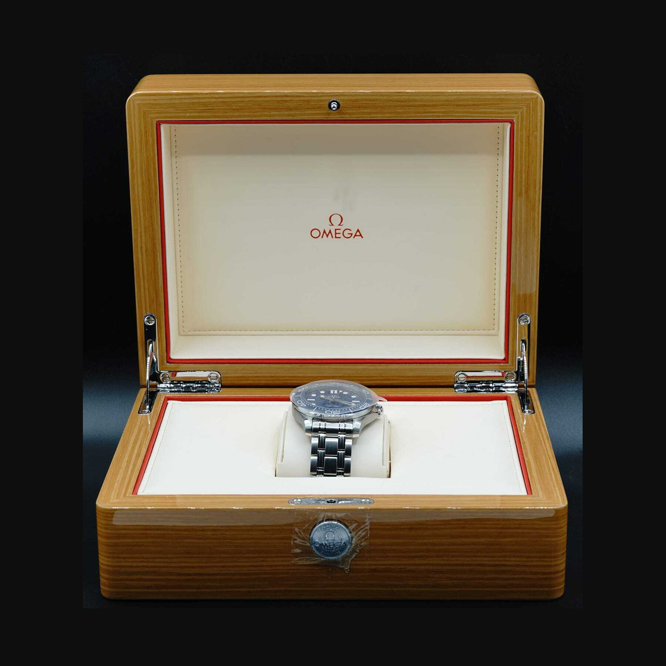 Omega Seamaster Diver 300M Co-Axial Master Chronometer on Bracelet 210.30.42.20.03.001