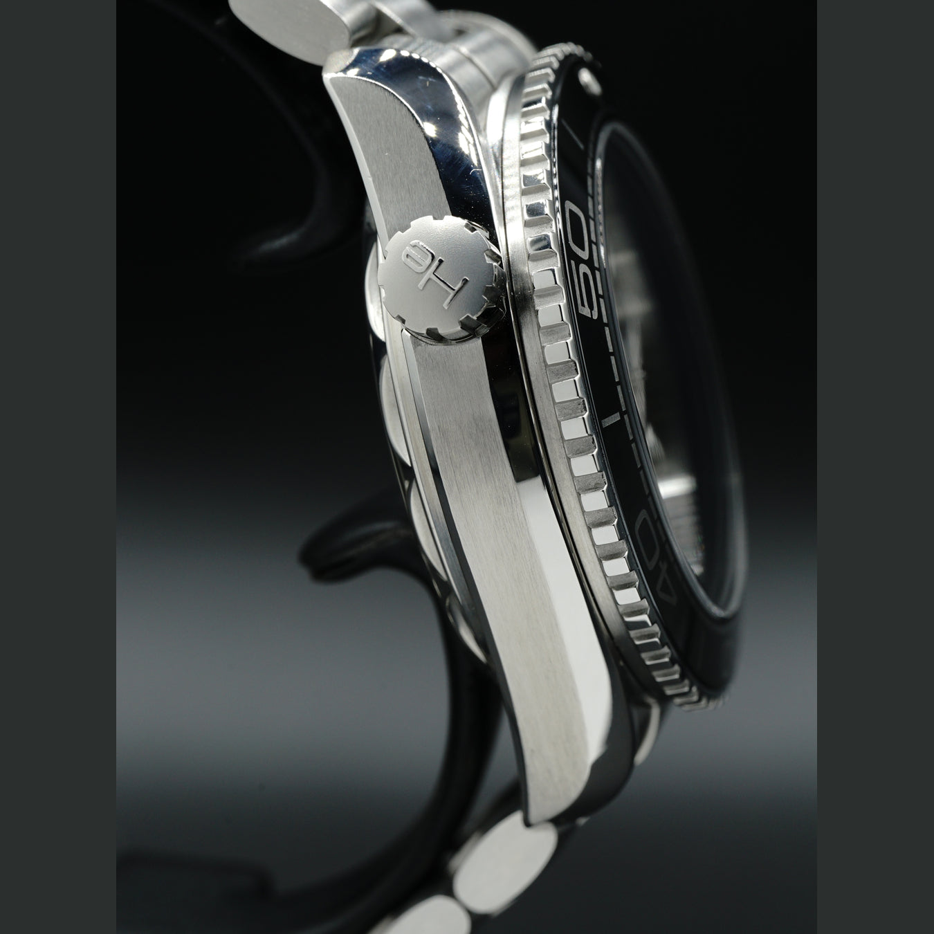 Omega Seamaster Planet Ocean 600M Co-Axial Master Chronometer 43.5 mm Automatic Black Dial Steel 215.30.44.21.01.001