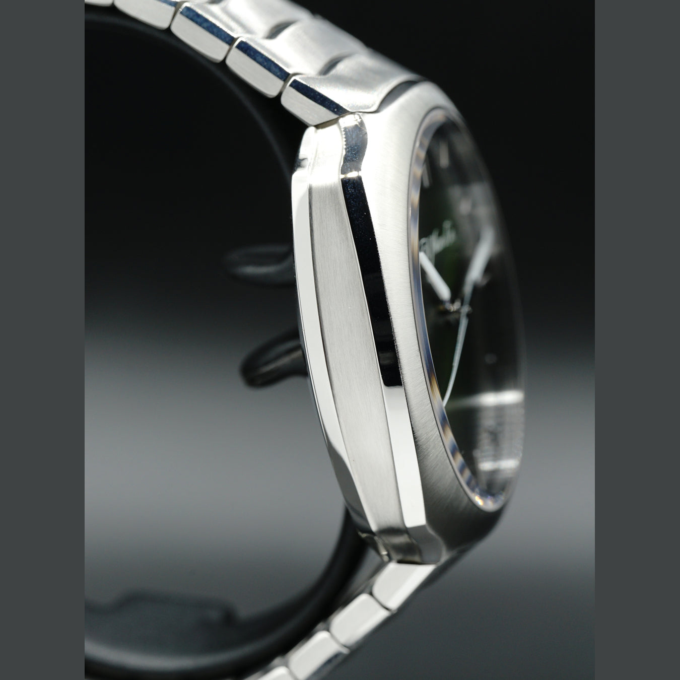 H. Moser & Cie. Streamliner Centre Seconds Green Dial