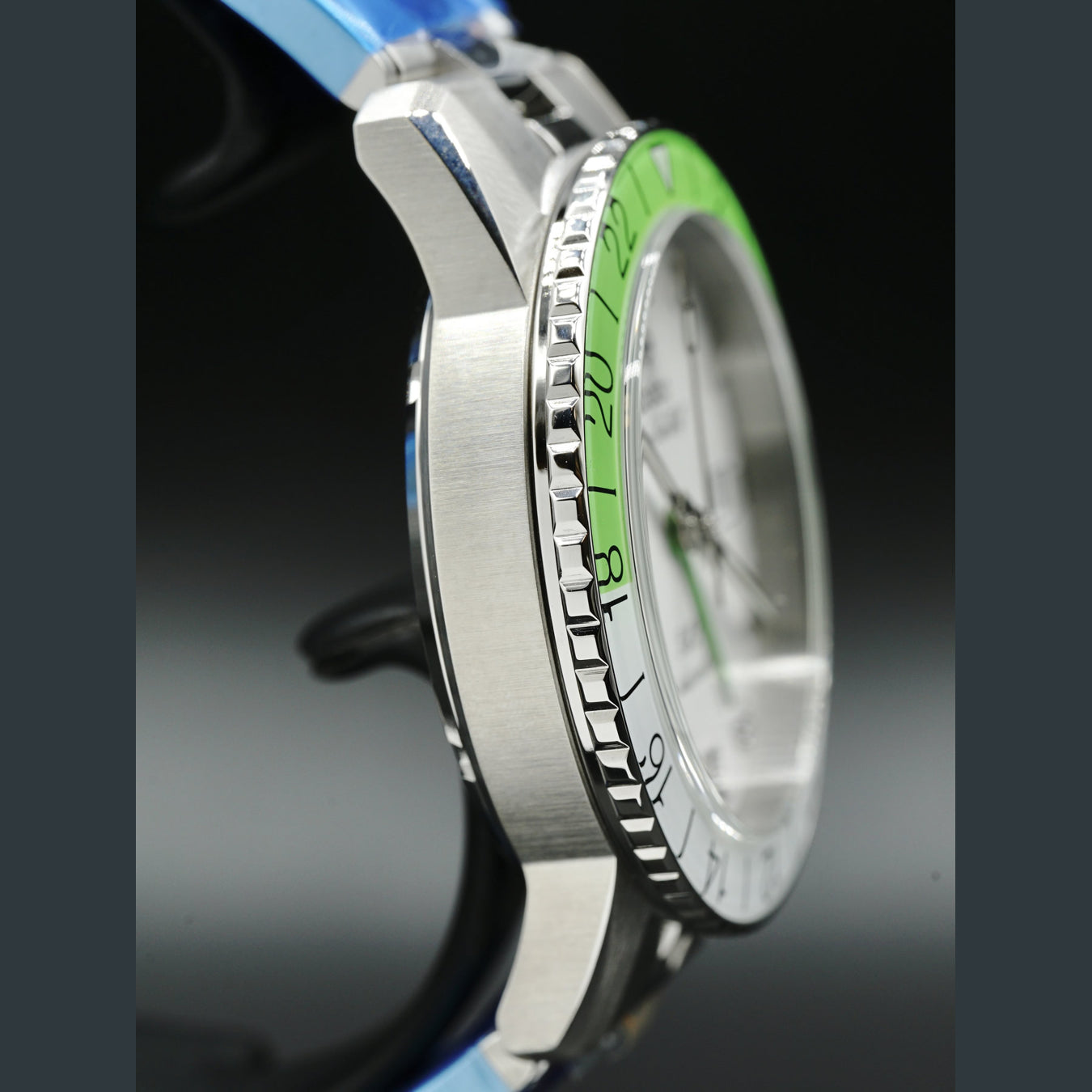 Zodiac Super Sea Wolf GMT Automatic Neon ZO9411
