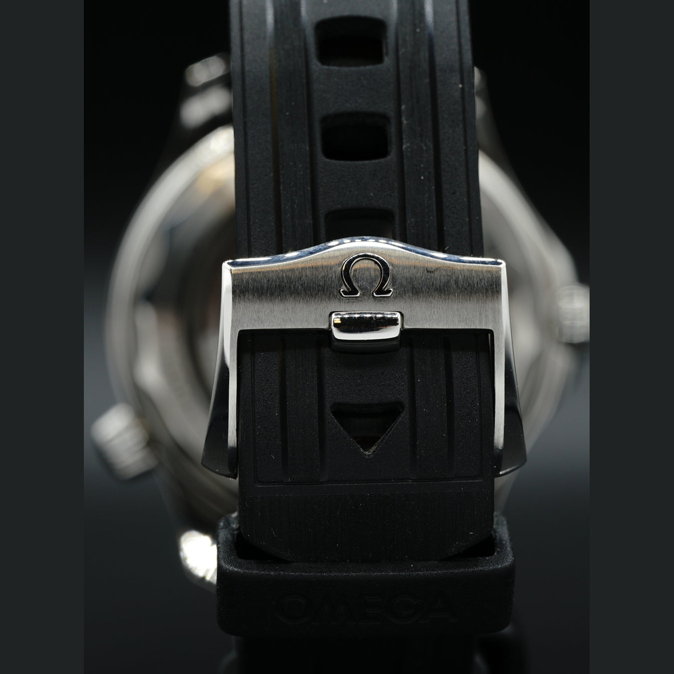 Omega Seamaster Diver 300M Co-Axial Master Chronometer Black Dial on Rubber Strap 210.32.42.20.01.001