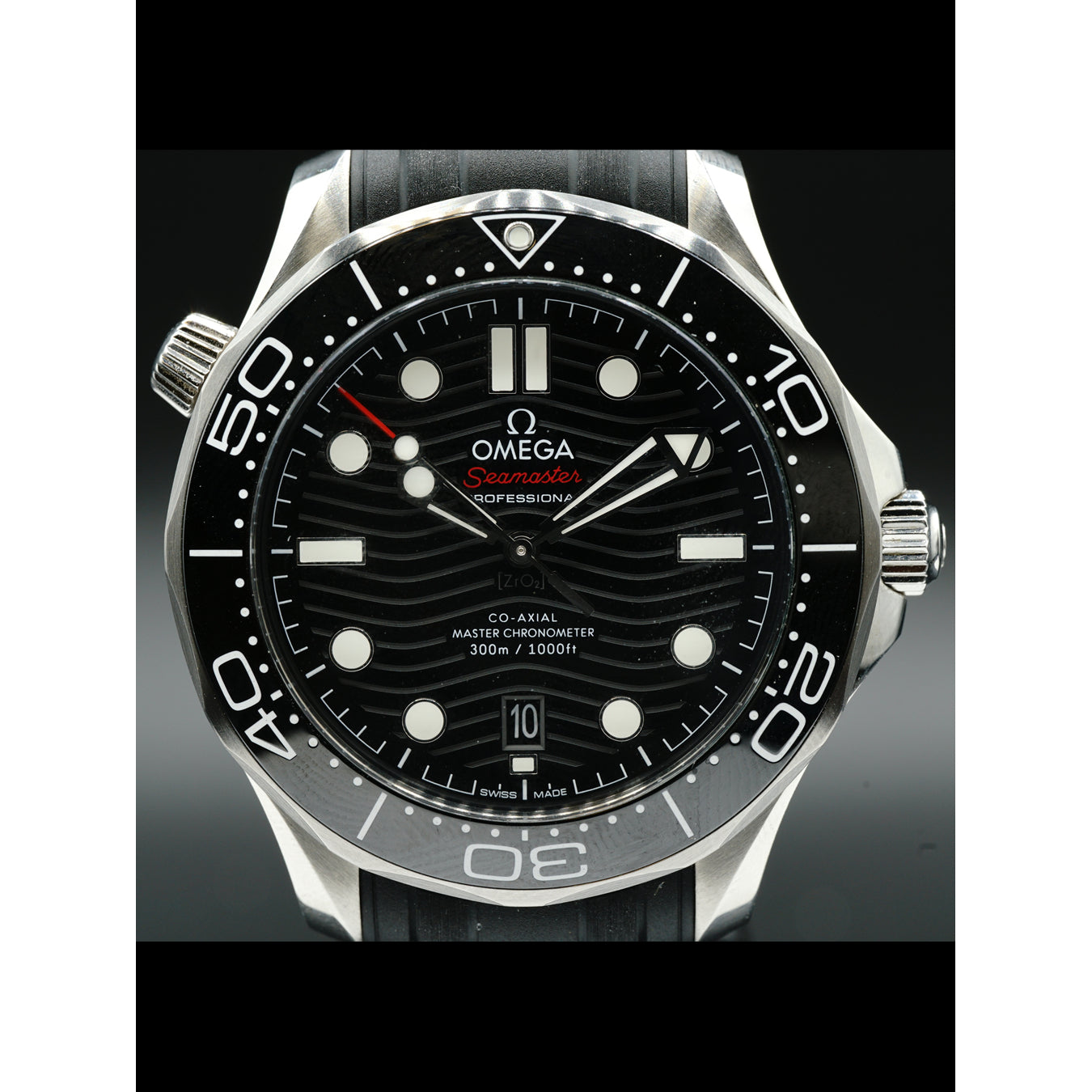 Omega Seamaster Diver 300M Co-Axial Master Chronometer Black Dial on Rubber Strap 210.32.42.20.01.001