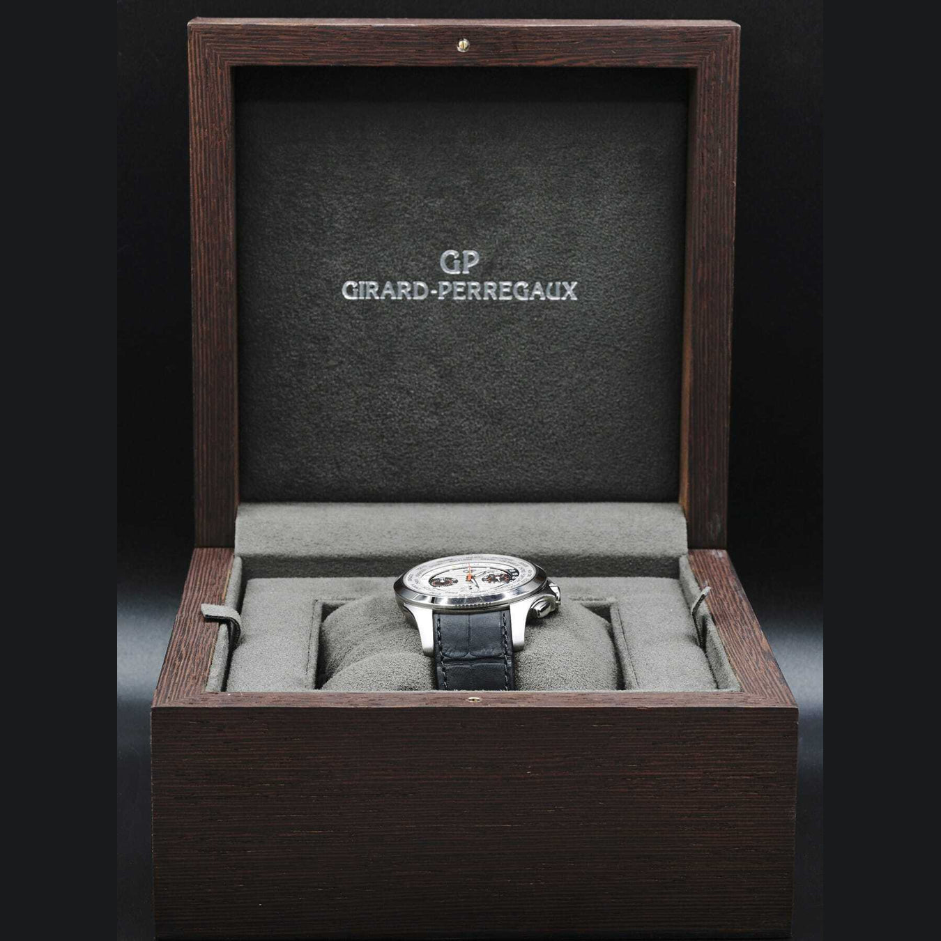 Girard Perregaux Traveller 49700-11-131-BB