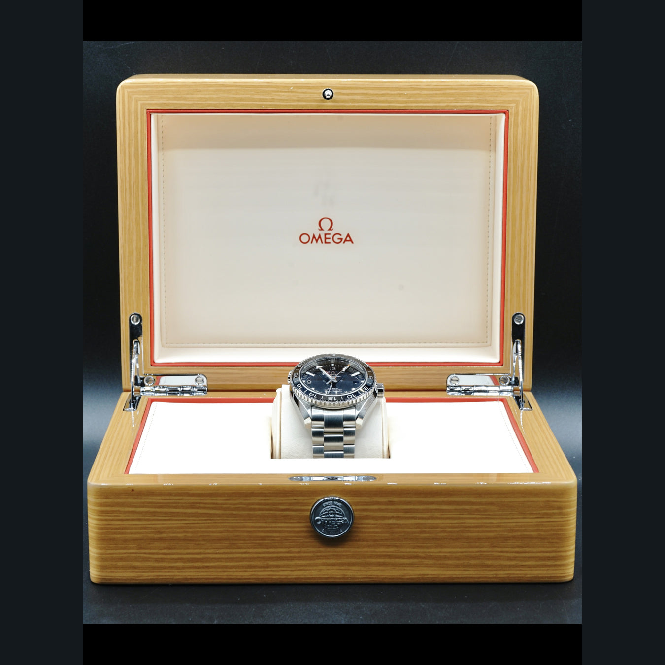 Planet Ocean 600M Omega Co-axial GMT 43.5mm 232.30.44.22.01.001