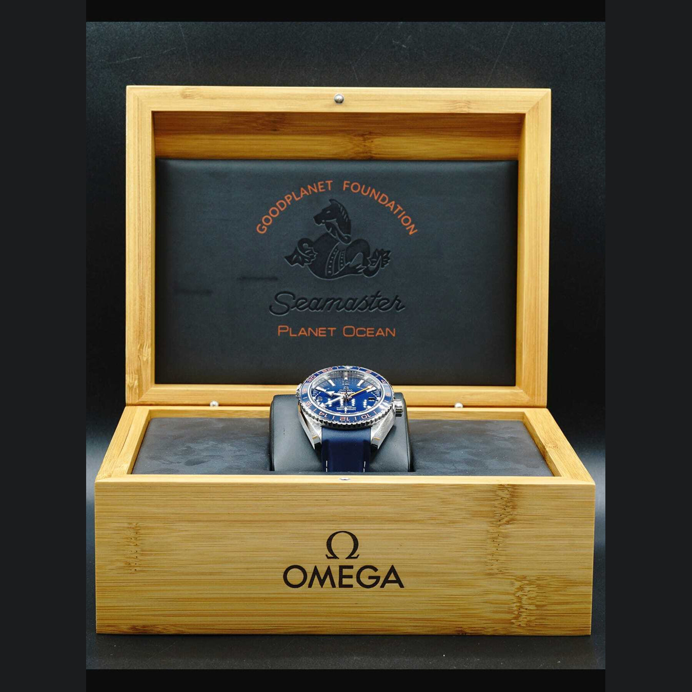 Planet Ocean 600M Omega Co-axial GMT 43.5mm 232.30.44.22.03.001