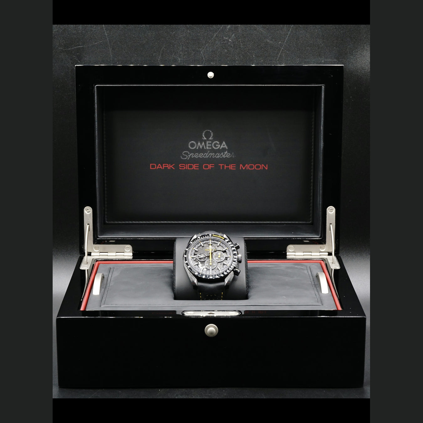 Omega Speedmaster Moonwatch Dark Side of the Moon Apollo 8 311.92.44.30.01.001