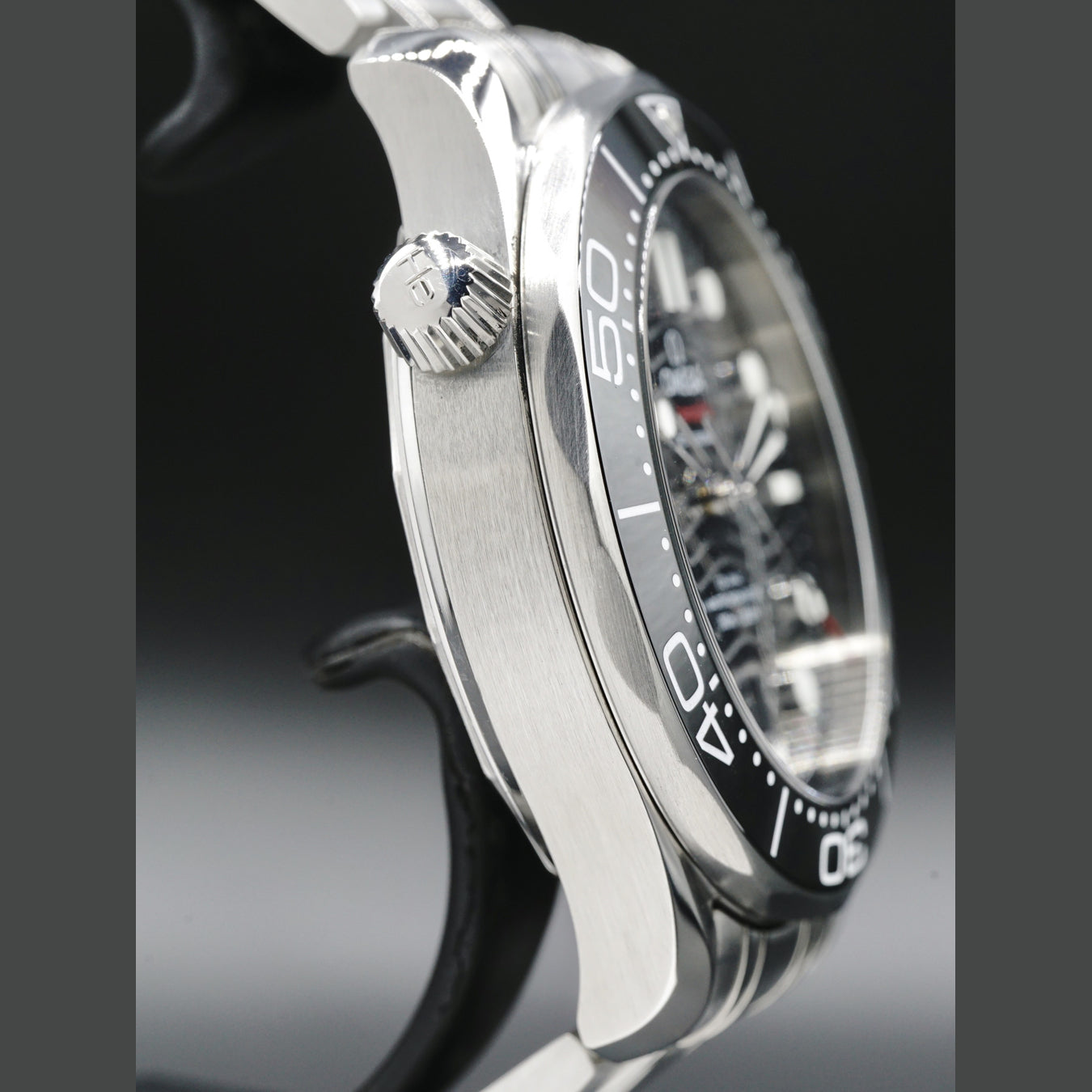 Omega Seamaster Diver 300M Co-Axial Master Chronometer Black Dial on Bracelet 210.30.42.20.01.001