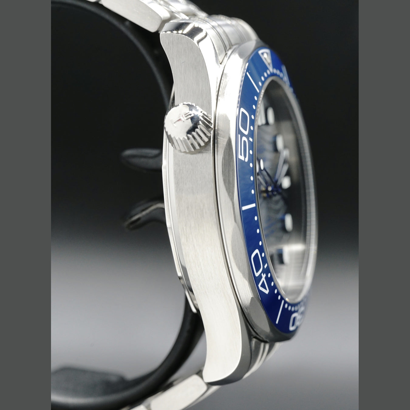 Omega Seamaster Diver 300M Co-Axial Master Chronometer on Bracelet 210.30.42.20.06.001