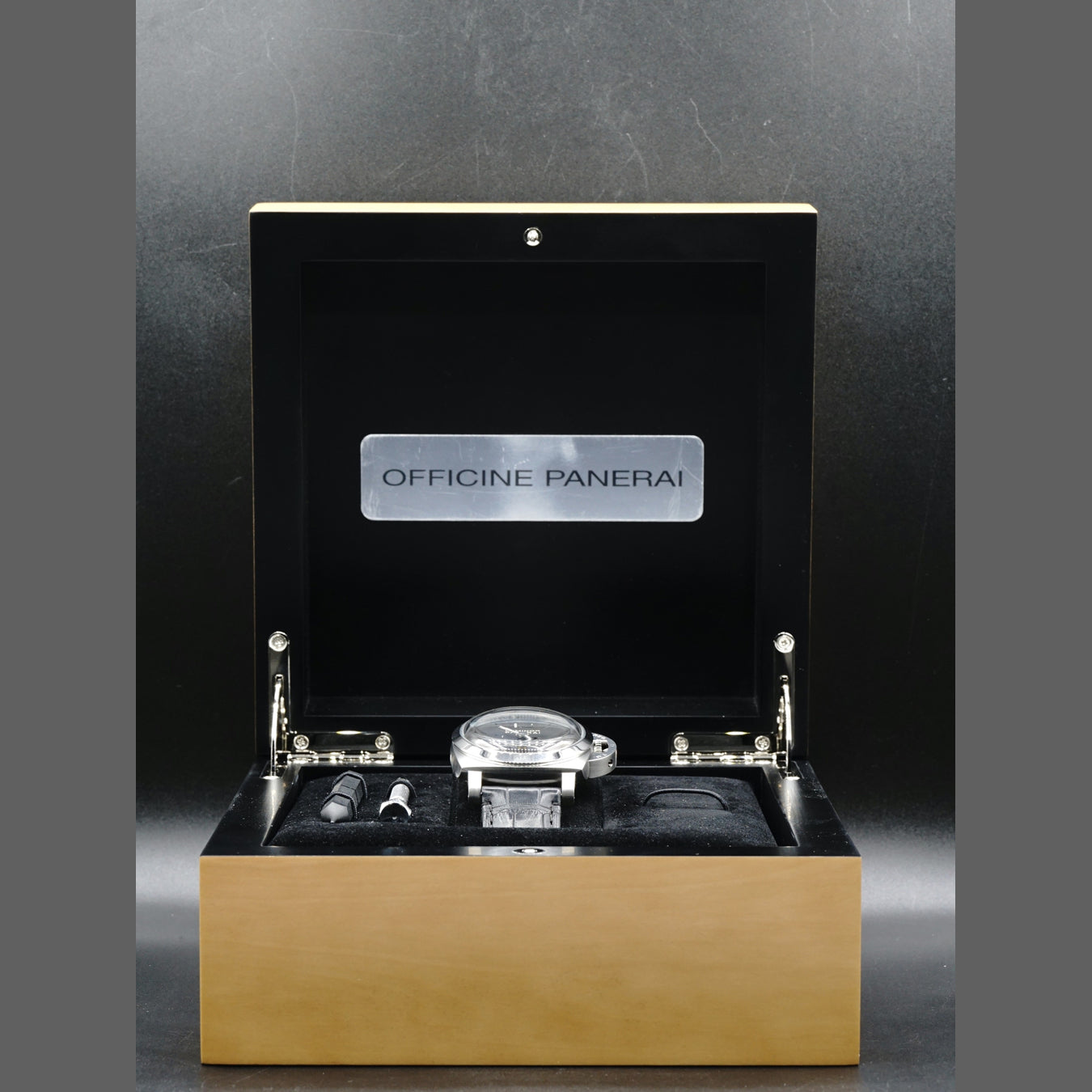 Panerai Luminor 44 1950 8 Days GMT PAM00233