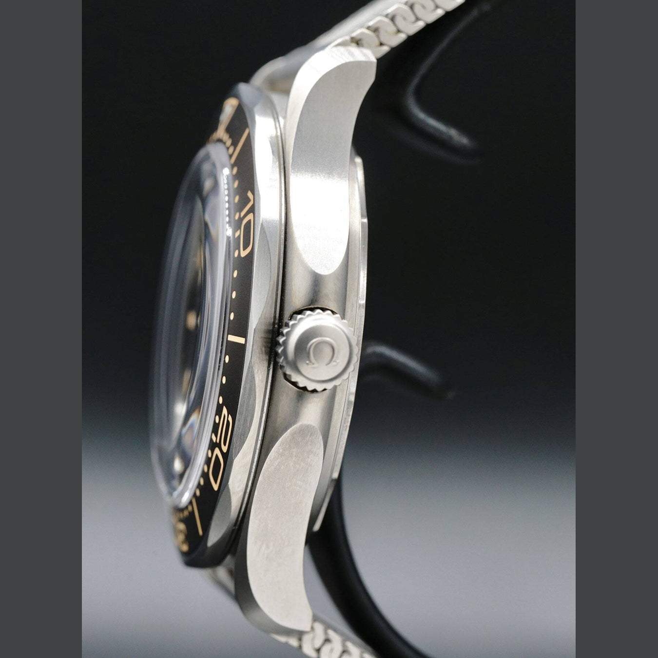 Omega Seamaster Diver 300 007 Edition 210.90.42.20.01.001