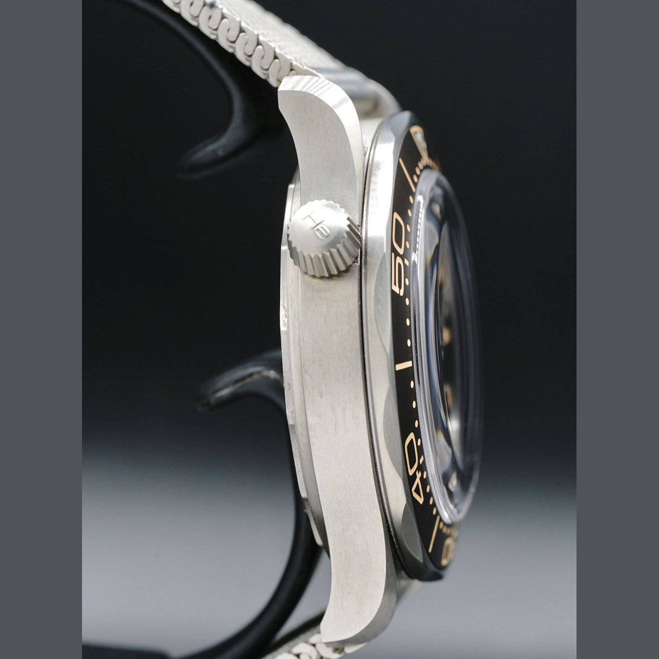 Omega Seamaster Diver 300 007 Edition 210.90.42.20.01.001