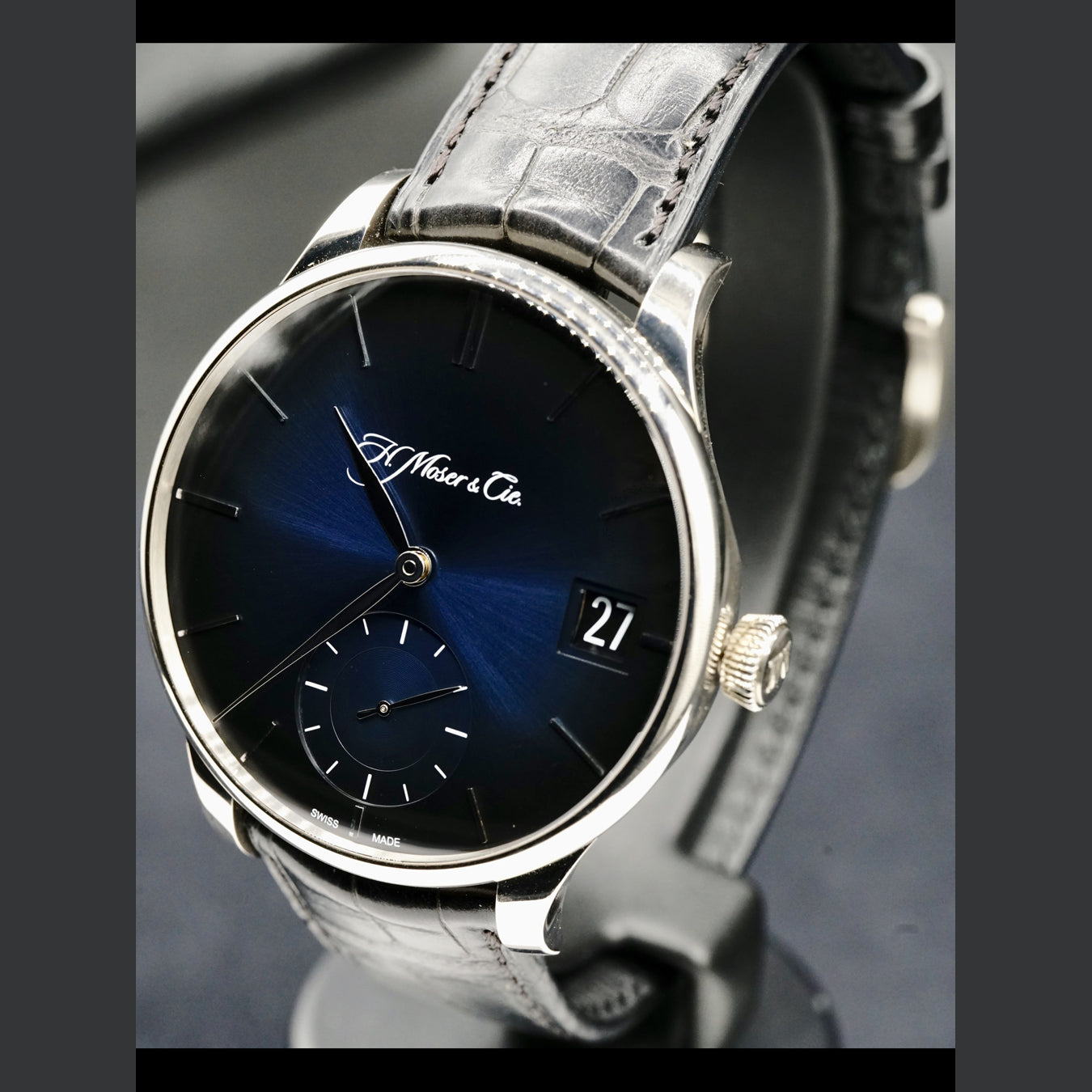 H. Moser & Cie Venturer Big Date White Gold Midnight Blue Fumé Dial 2100-0202