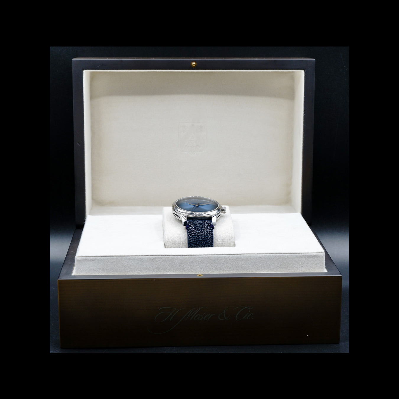 H. Moser and Cie. Endeavour Centre Seconds Automatic  15058 purple second hand