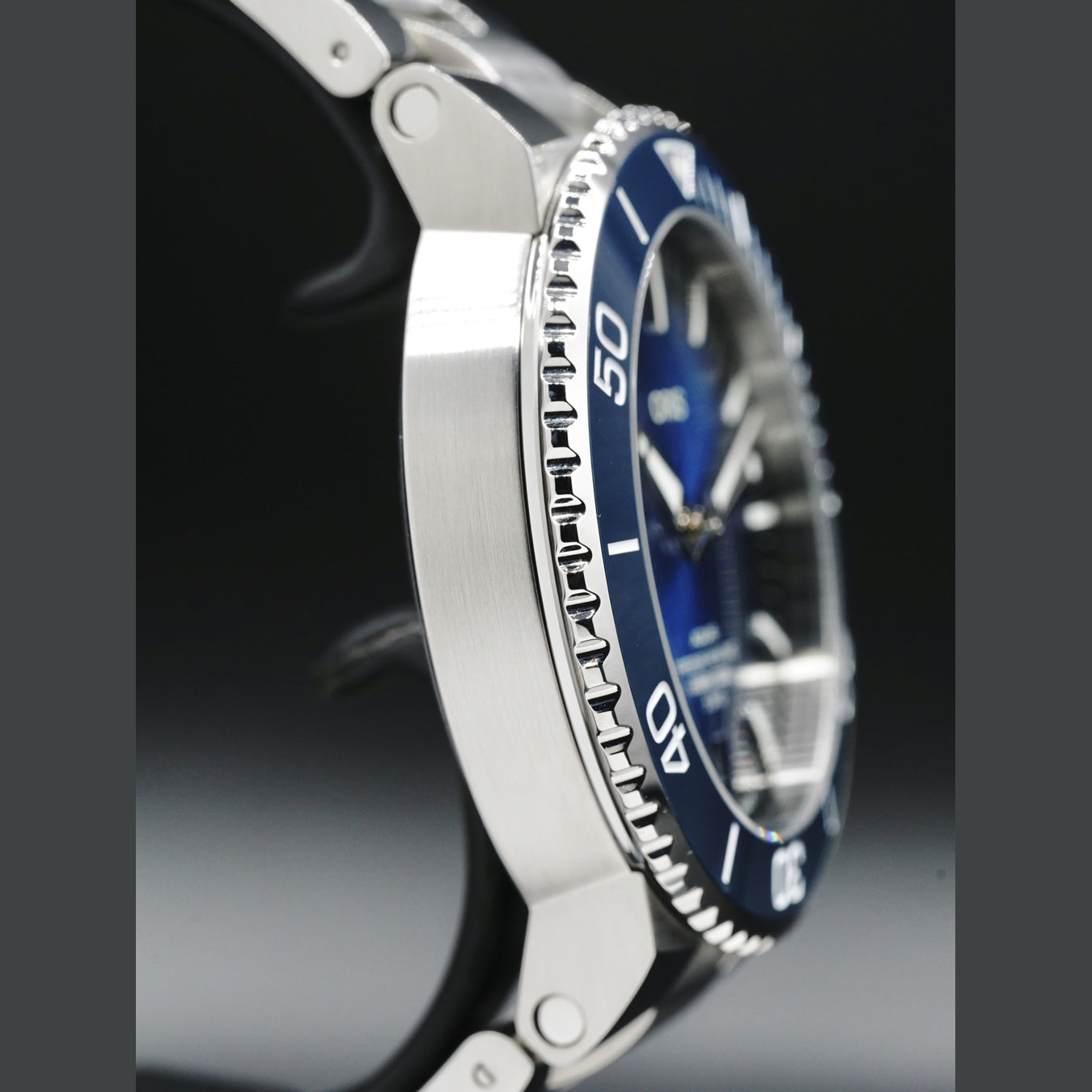 Oris Aquis Date Calibre 400 Diver on Bracelet 01 400 7763 4135