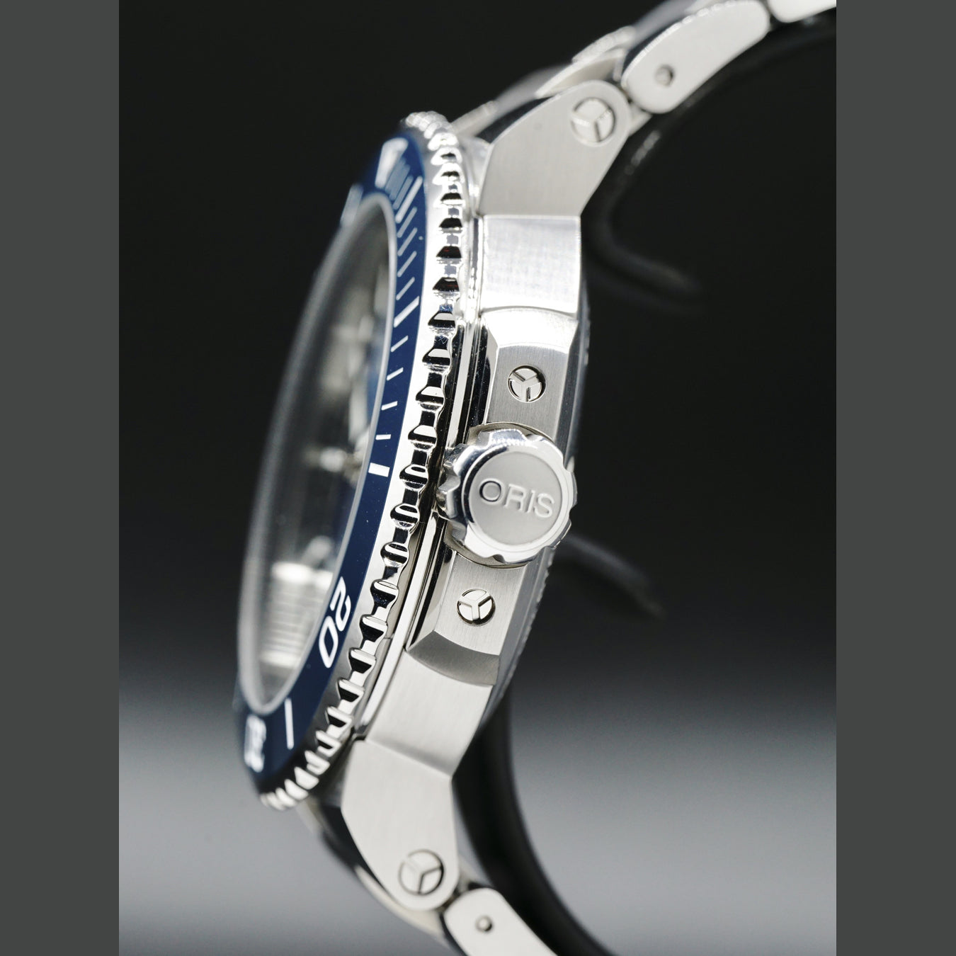Oris Aquis Date Calibre 400 Diver on Bracelet 01 400 7763 4135