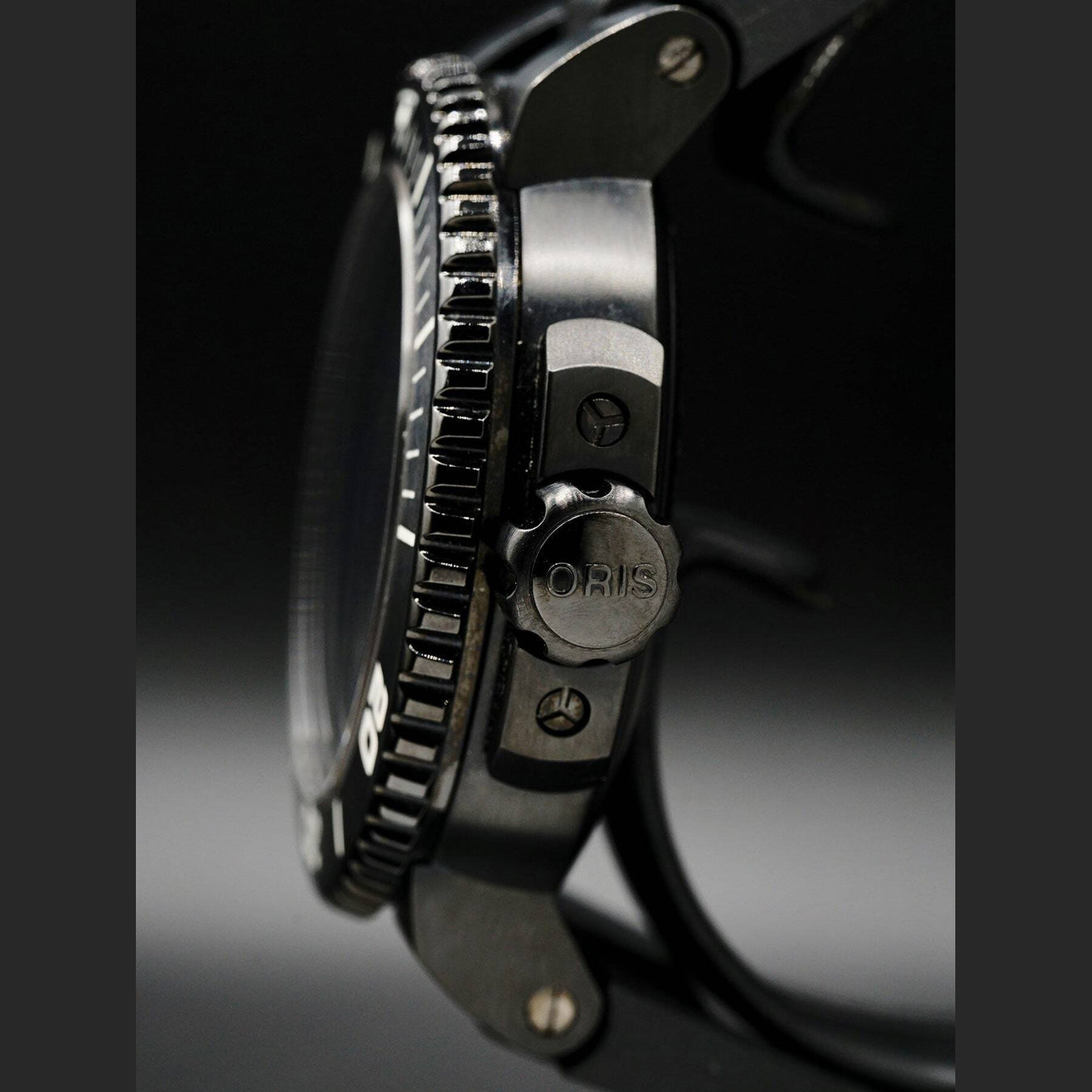 Oris Aquis Titan Small Second Date 01 739 7674 7754-07 4 26 34BTE