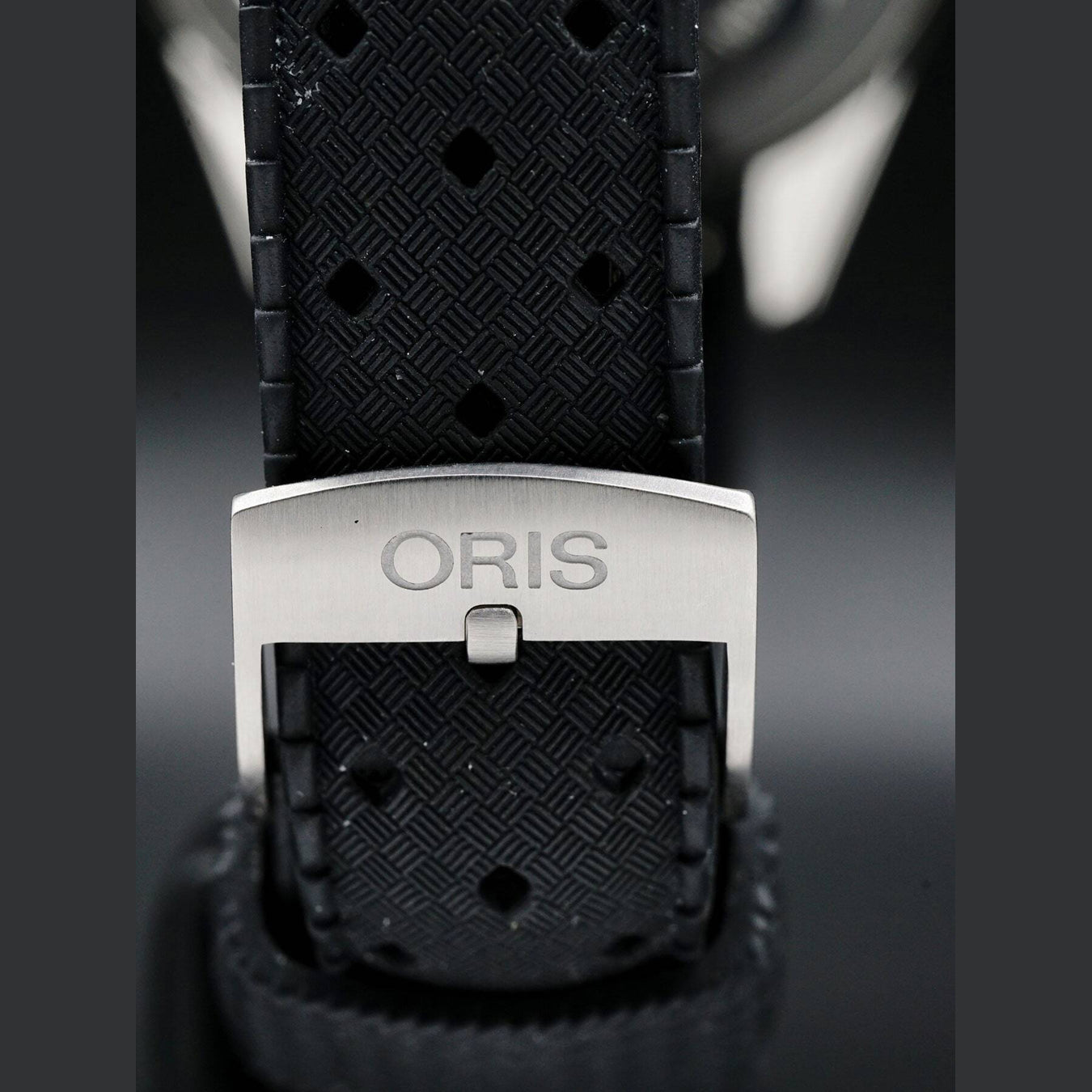Oris Divers Sixty-Five Black Dial on Rubber Strap 01 733 7720 4354
