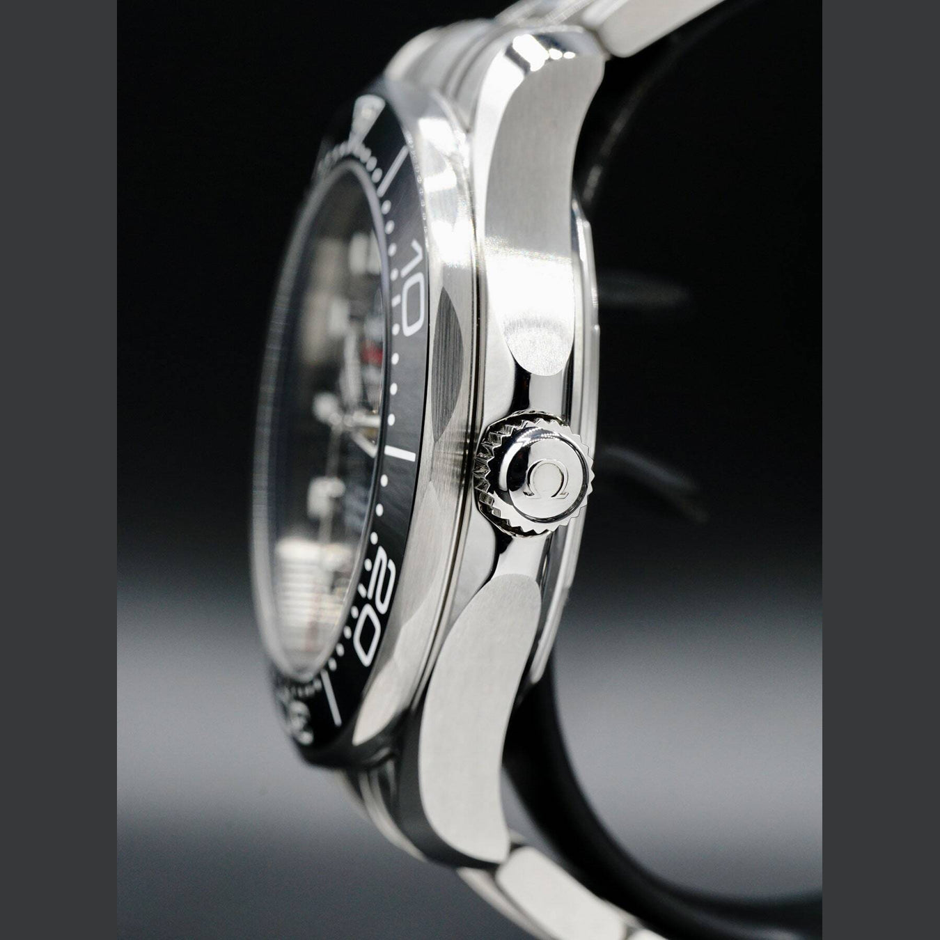 Omega Seamaster Diver 300M Co-Axial Master Chronometer Black Dial on Bracelet 210.30.42.20.01.001