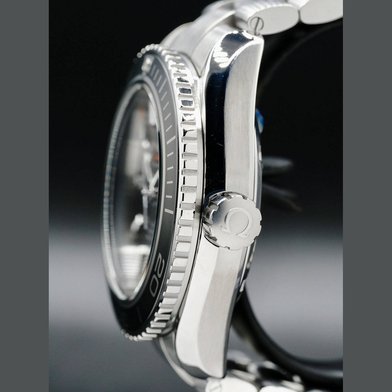 Omega Seamaster Planet Ocean 600M 210.30.46.21.01.001