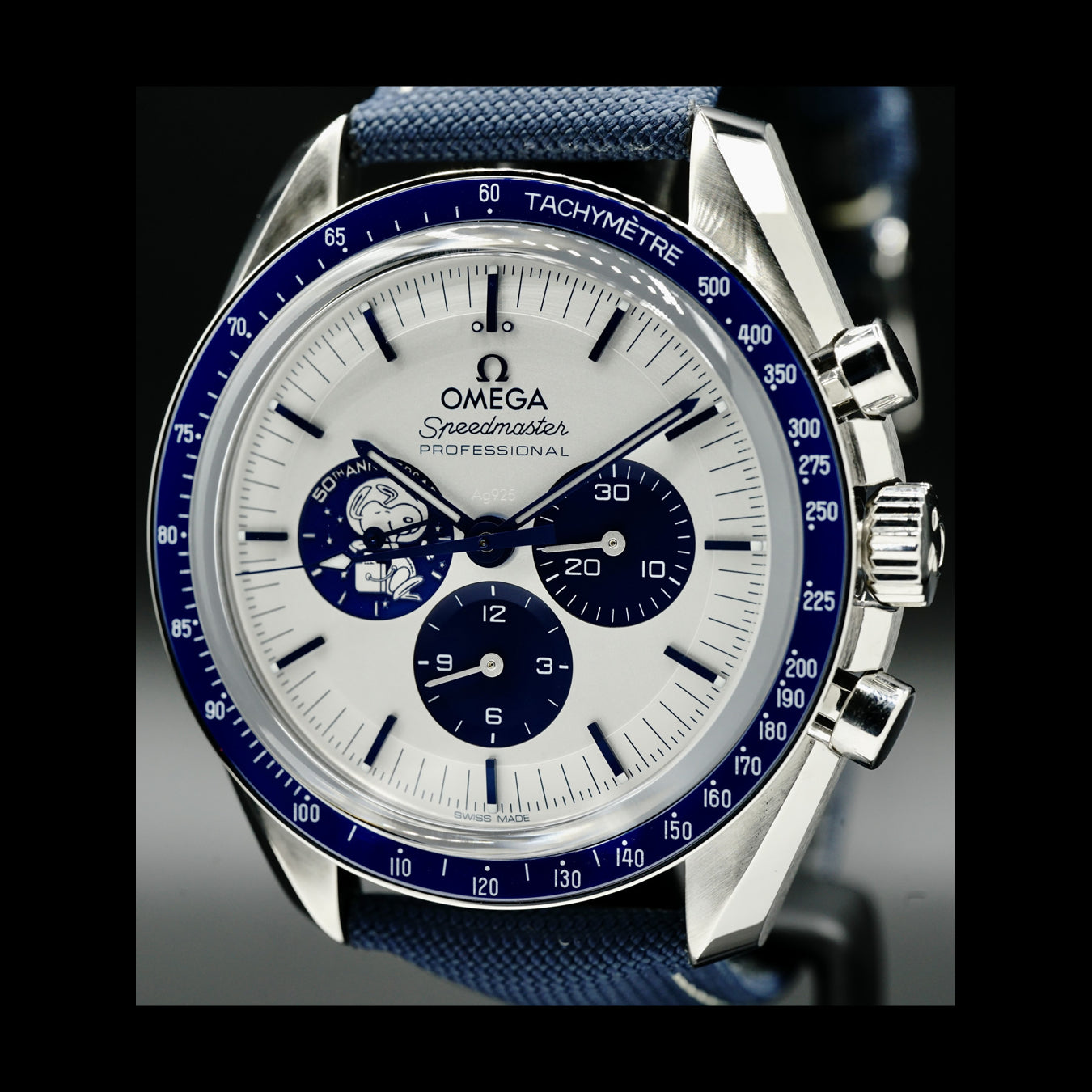 Omega Speedmaster Silver Snoopy Award 310.32.42.50.02.001