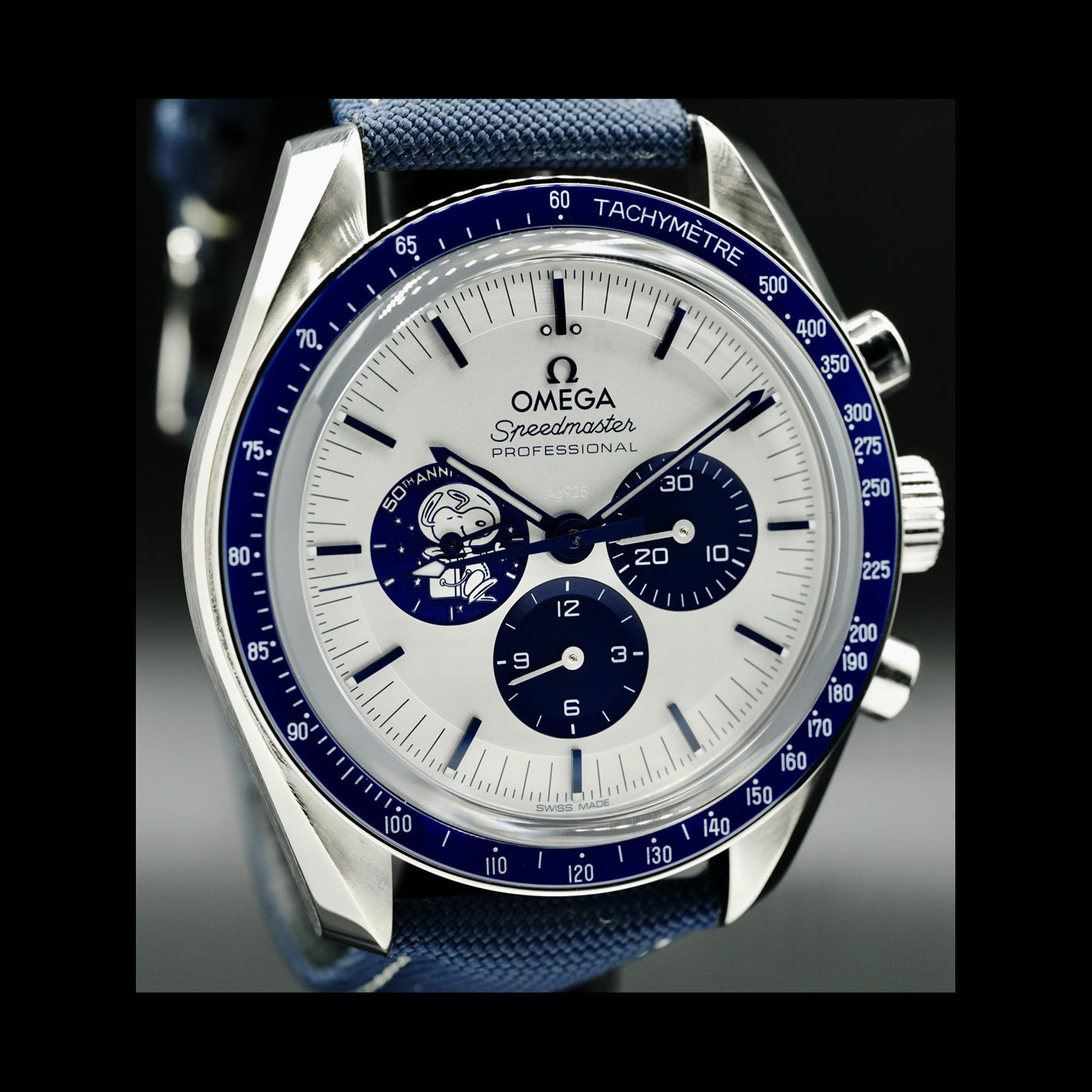 Omega Speedmaster Silver Snoopy Award 310.32.42.50.02.001