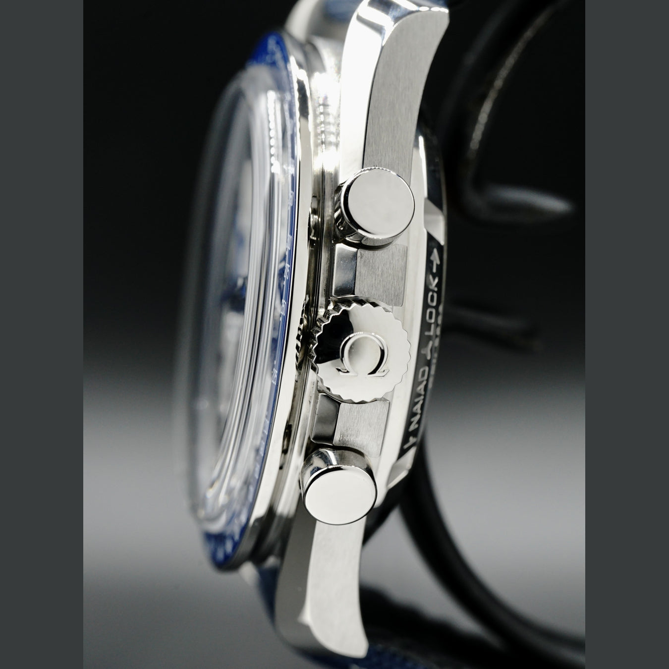 Omega Speedmaster Silver Snoopy Award 310.32.42.50.02.001