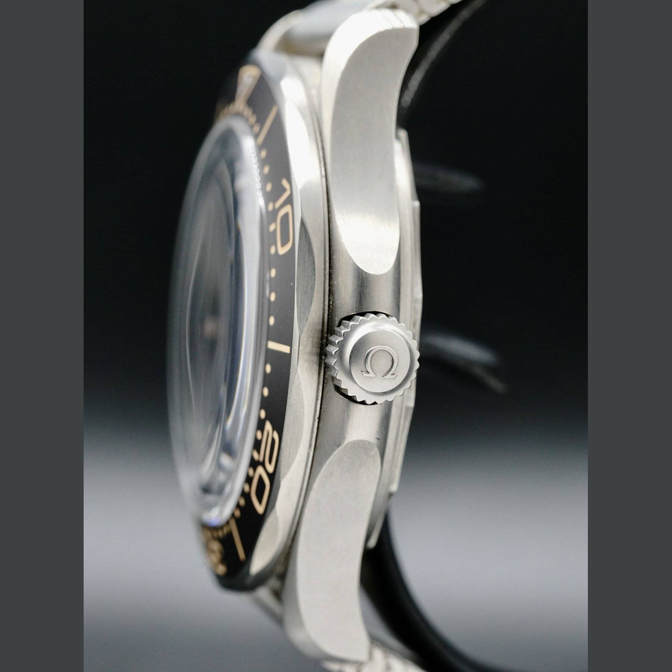 Omega Seamaster Diver 300M 007 James Bond Edition 210.92.42.20.01.001