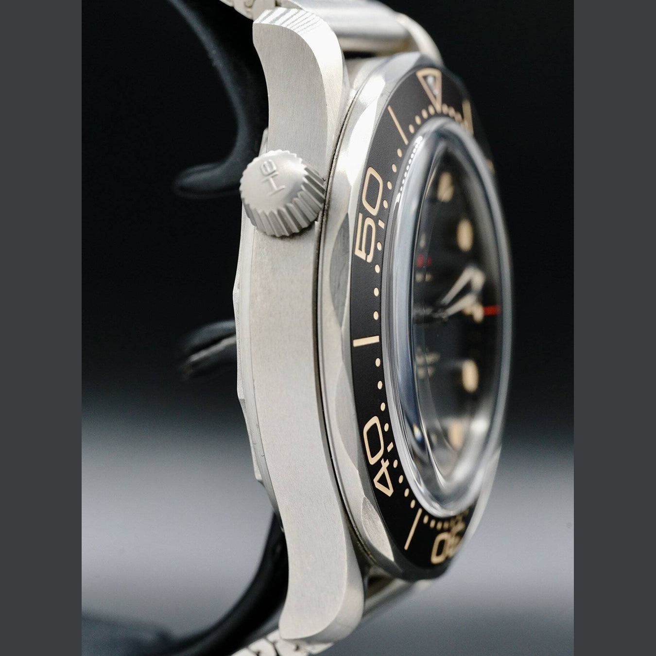 Omega Seamaster Diver 300M 007 James Bond Edition 210.92.42.20.01.001