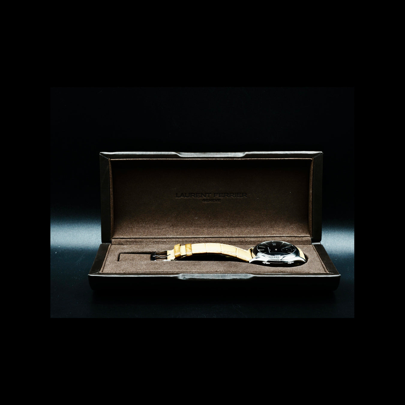 Laurent Ferrier Galet Traveller Opaline Black LCF007.AC.N1G