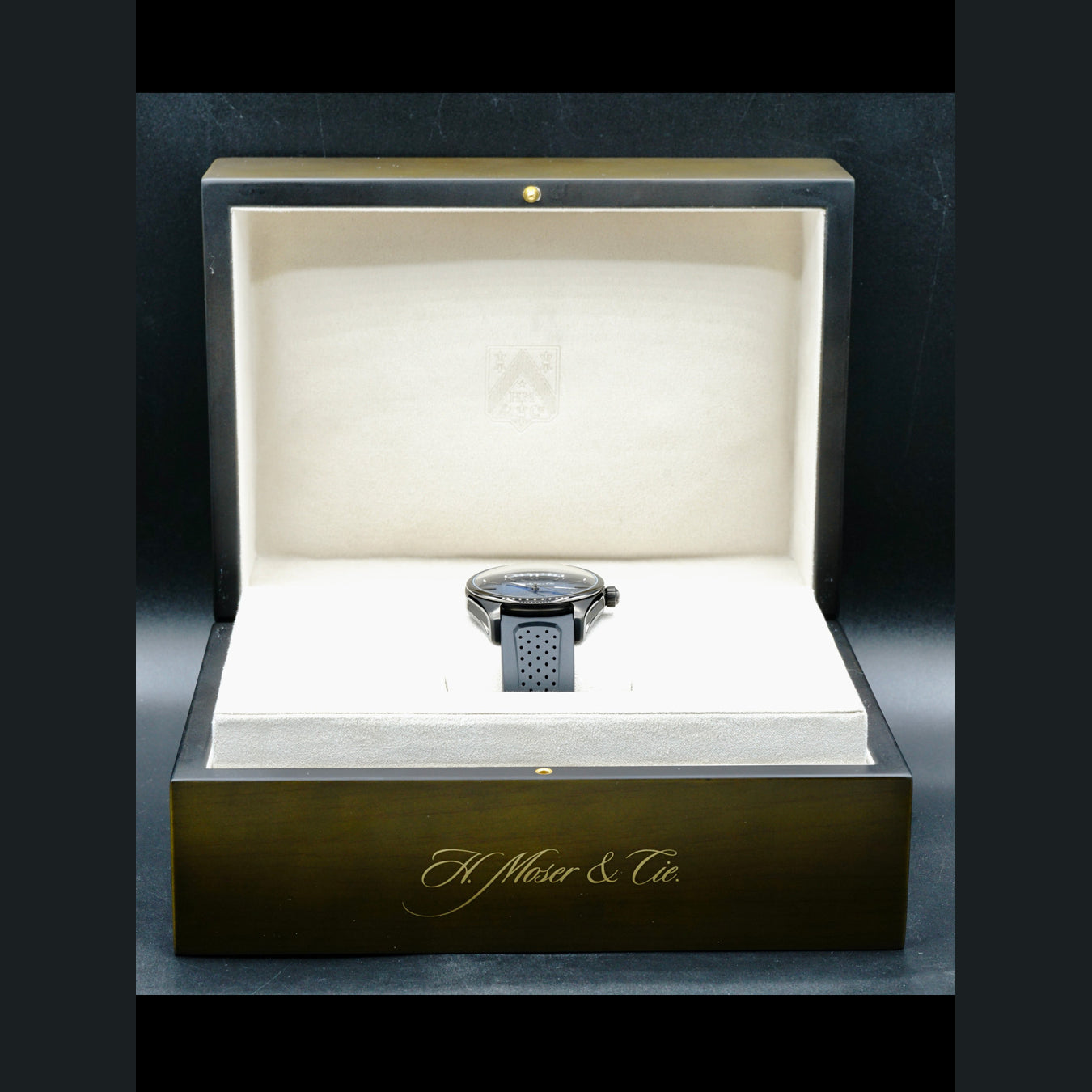 H. Moser & Cie. Pioneer Centre Seconds Funky Blue Black Edition 3200-1205